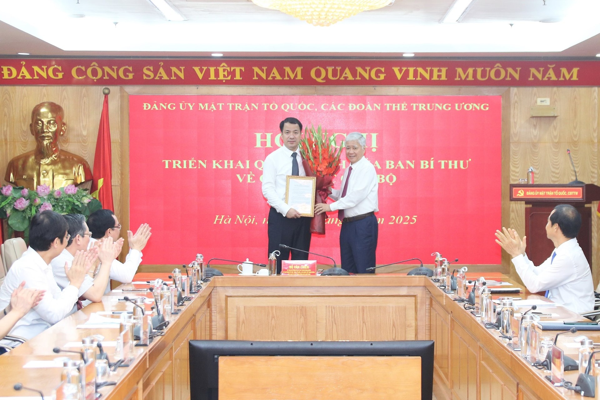 C&ocirc;ng bố quyết định về nh&acirc;n sự tại Đảng ủy MTTQ, c&aacute;c đo&agrave;n thể Trung ương- Ảnh 1.