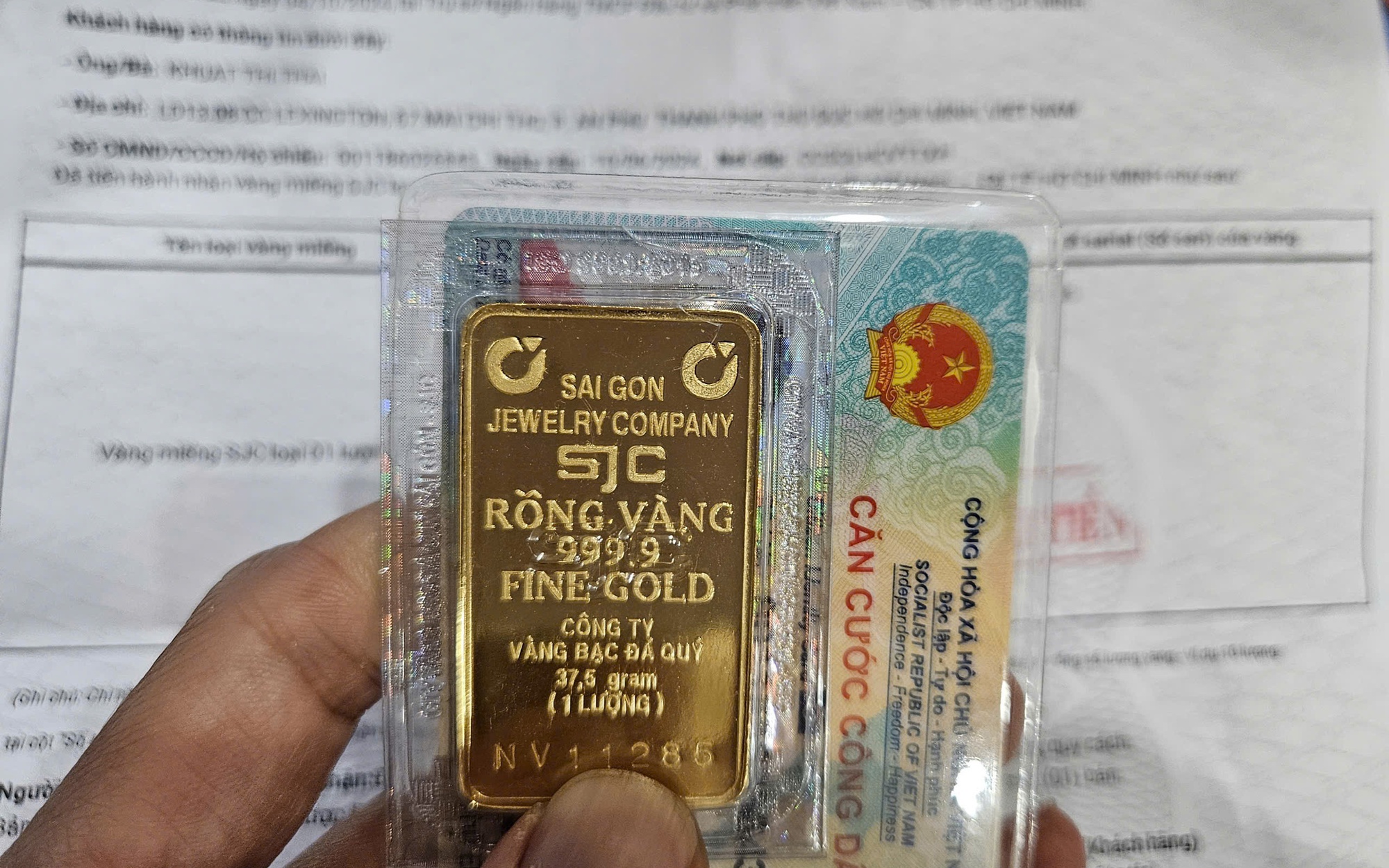 Sáng 23-5, giá vàng miếng SJC tụt khỏi mốc 121 triệu đồng/lượng