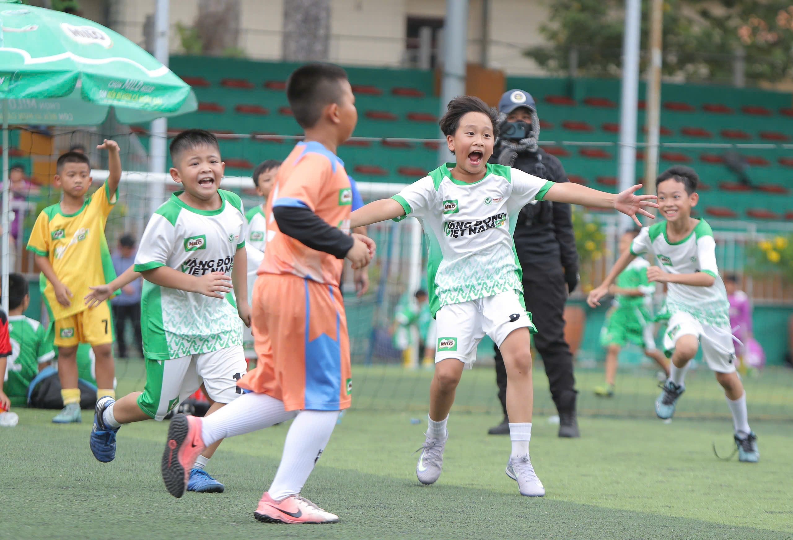 V&ograve;ng chung kết Festival B&oacute;ng đ&aacute; học đường TP HCM 2024 &ndash; 2025 th&agrave;nh c&ocirc;ng rực rỡ - Ảnh 2.