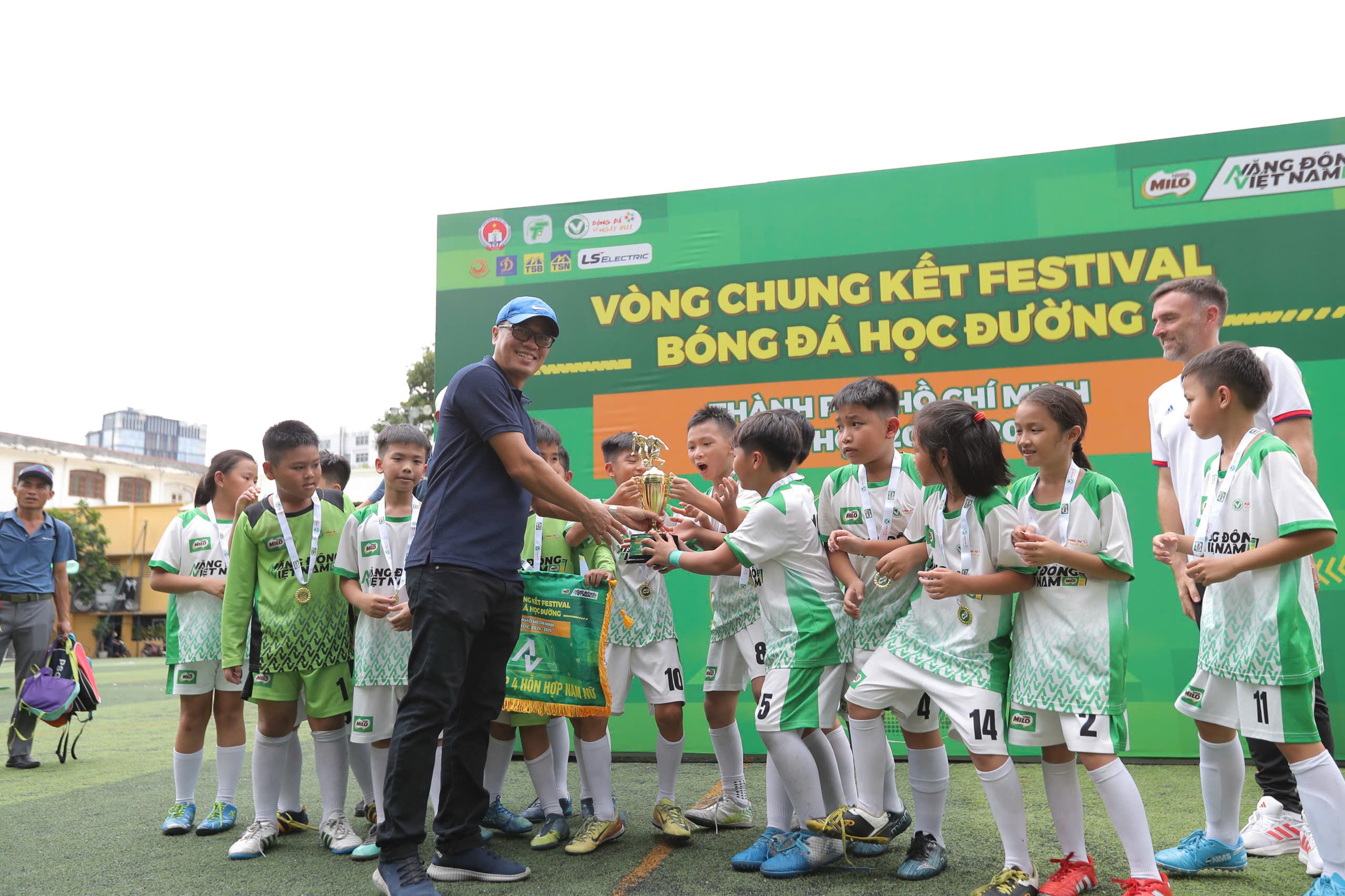 V&ograve;ng chung kết Festival B&oacute;ng đ&aacute; học đường TP HCM 2024 &ndash; 2025 th&agrave;nh c&ocirc;ng rực rỡ - Ảnh 3.
