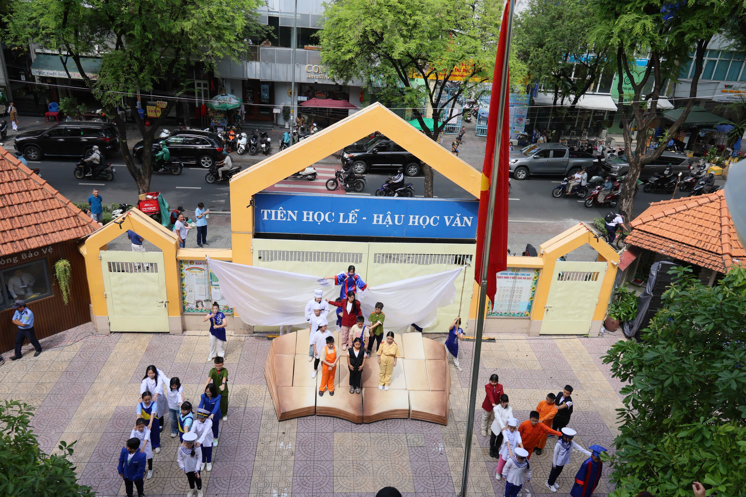 Xúc động lá thư cô hiệu trưởng viết cho ngày học sinh lớp 5 tạm biệt mái trường - Ảnh 2.