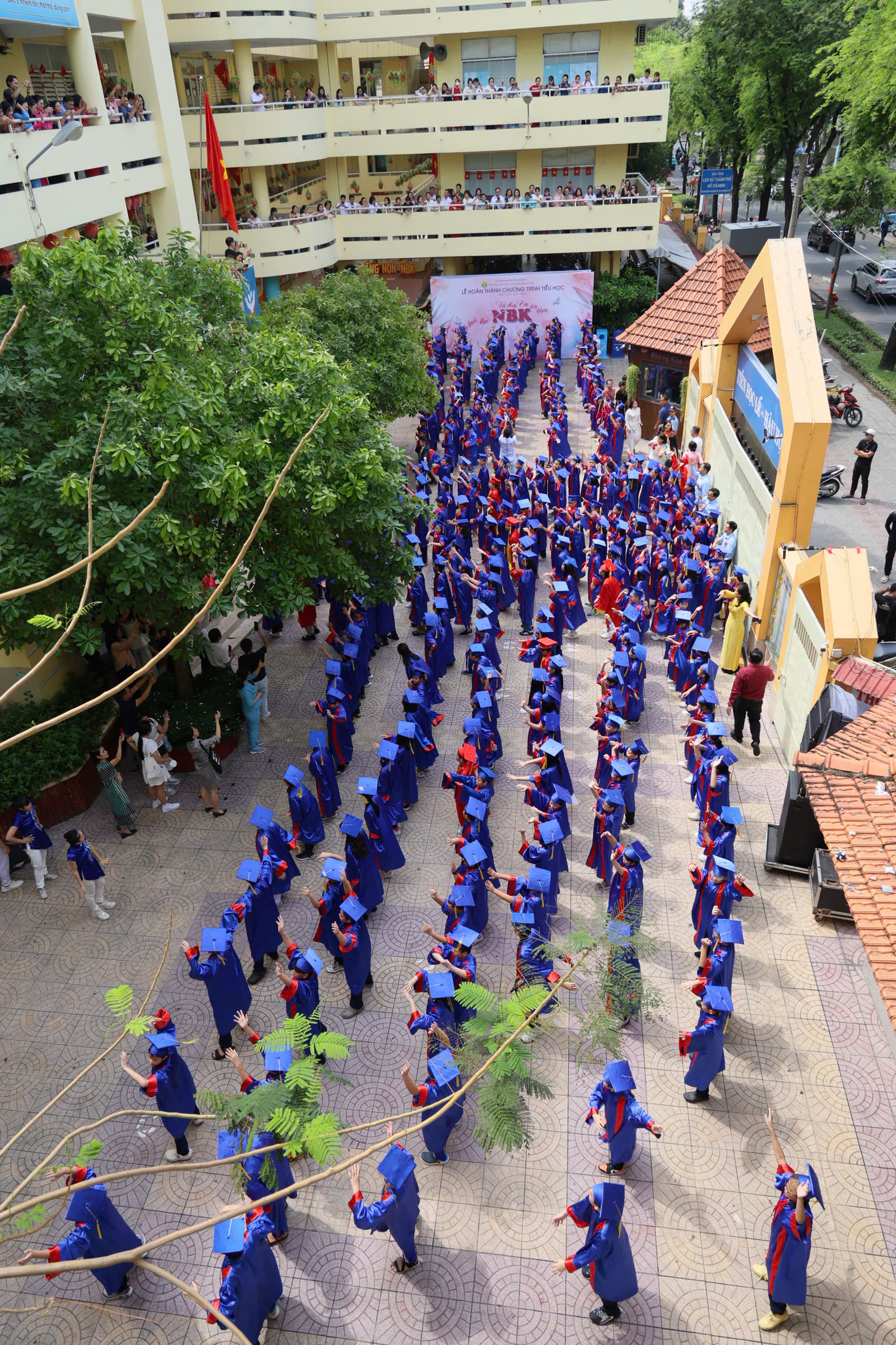 Xúc động lá thư cô hiệu trưởng viết cho ngày học sinh lớp 5 tạm biệt mái trường - Ảnh 3.