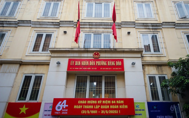 Các tòa nhà đồng loạt treo cờ rủ tưởng niệm nguyên Chủ tịch nước Trần Đức Lương