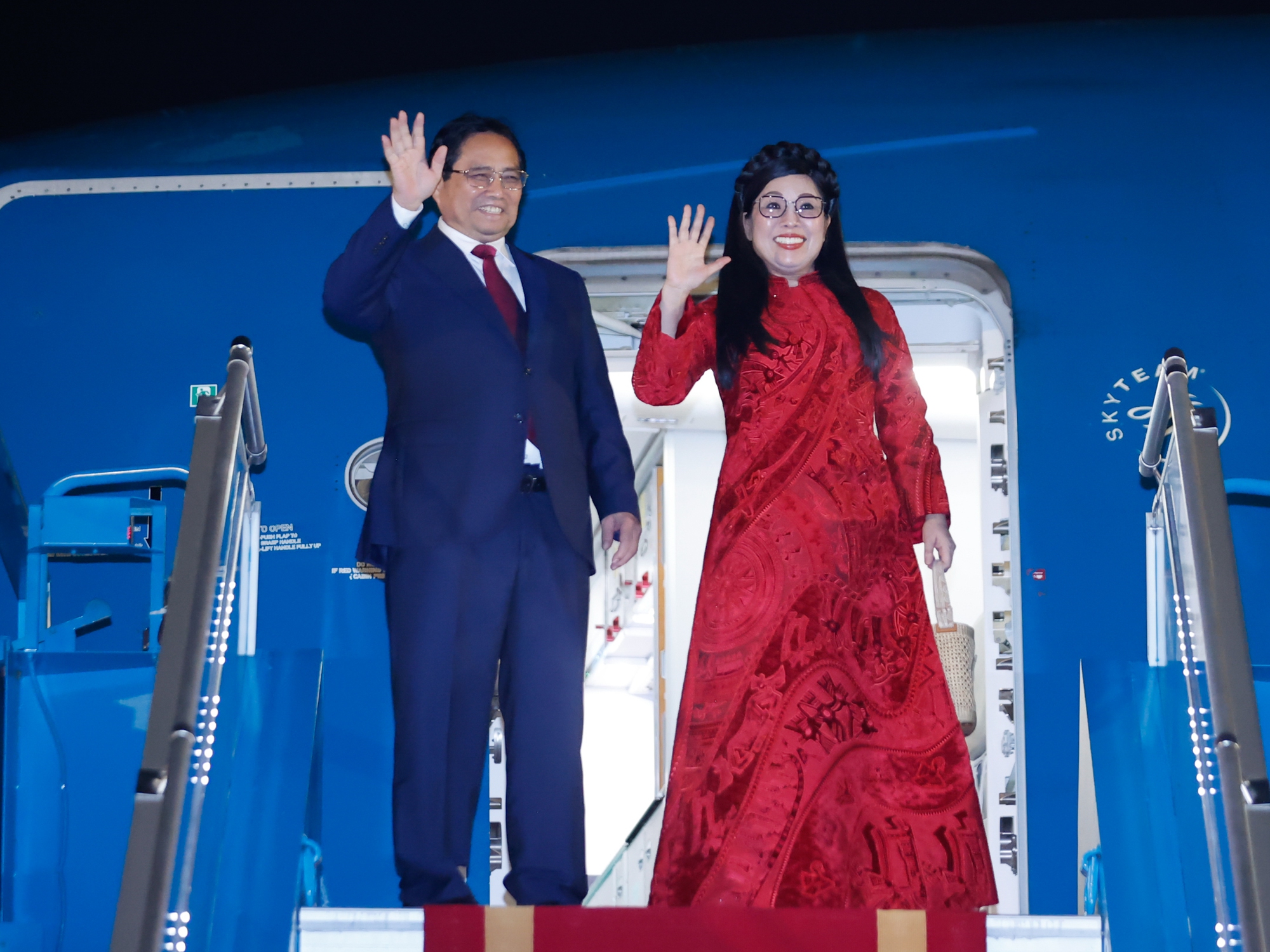 Thủ tướng Phạm Minh Chính lên đường thăm Malaysia và dự Hội nghị Cấp cao ASEAN - Ảnh 1.