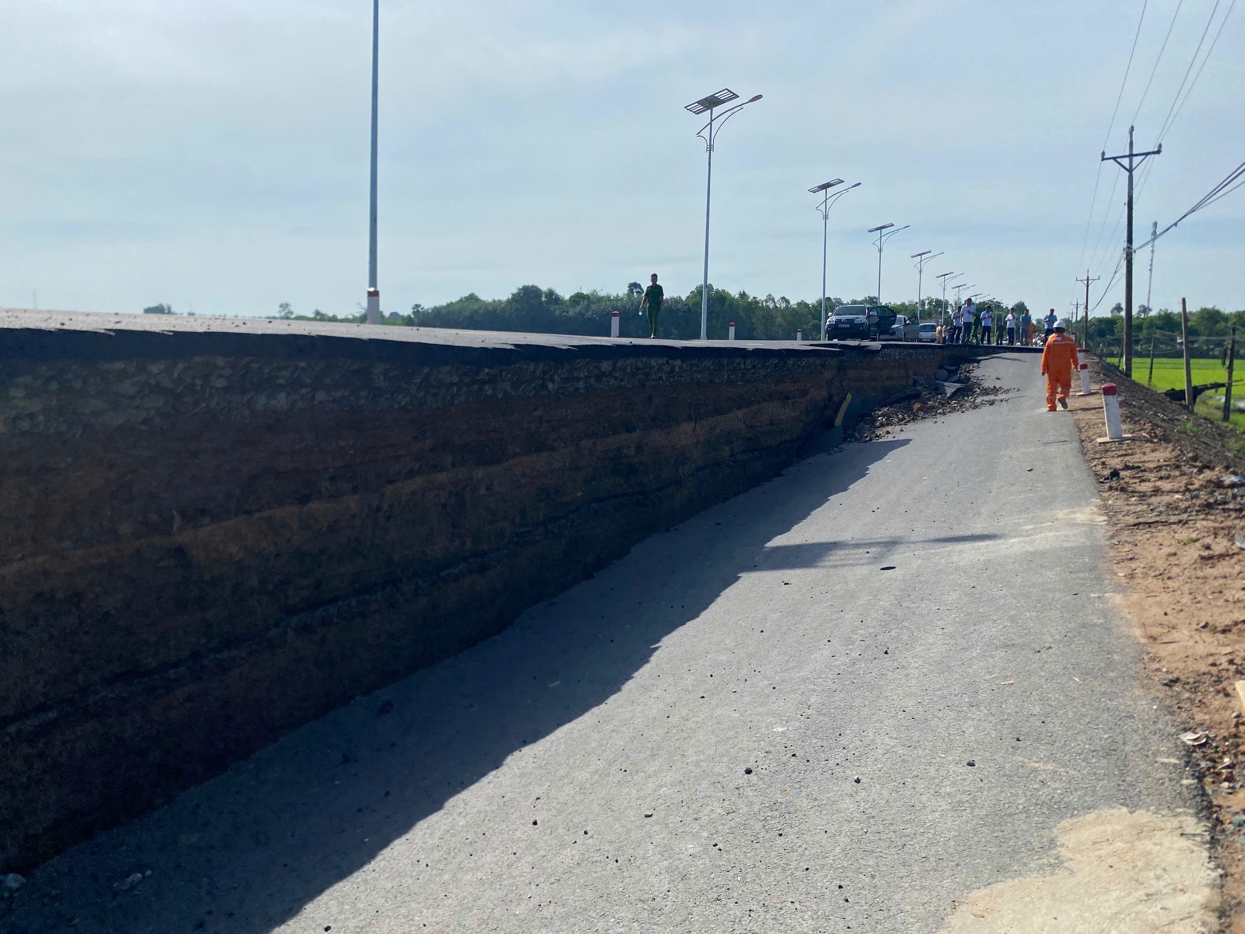Vụ &ocirc; t&ocirc; v&agrave; xe m&aacute;y rơi xuống hố s&acirc;u ở T&acirc;y Ninh: Quyền Chủ tịch UBND tỉnh T&acirc;y Ninh chỉ đạo g&igrave;?- Ảnh 3.