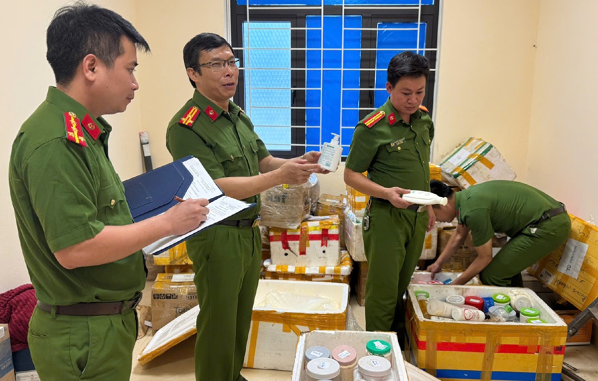 Người phụ nữ ở Thanh H&oacute;a mua nguy&ecirc;n liệu 50.000 đồng/1 kg về "tự chế" mỹ phẩm b&aacute;n kiếm lời- Ảnh 2.