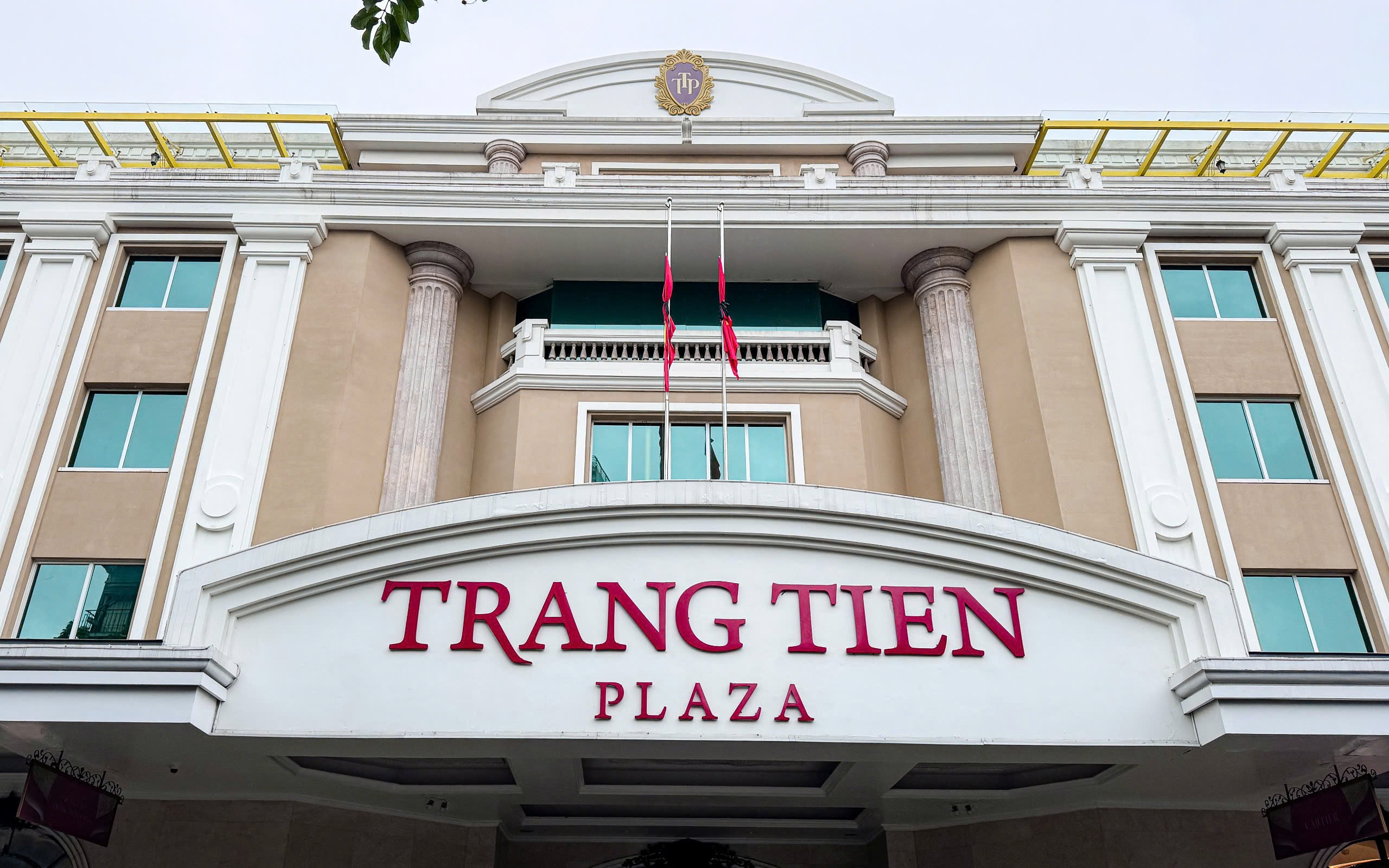 C&aacute;c t&ograve;a nh&agrave; đồng loạt treo cờ rủ tưởng niệm nguy&ecirc;n Chủ tịch nước Trần Đức Lương- Ảnh 9.