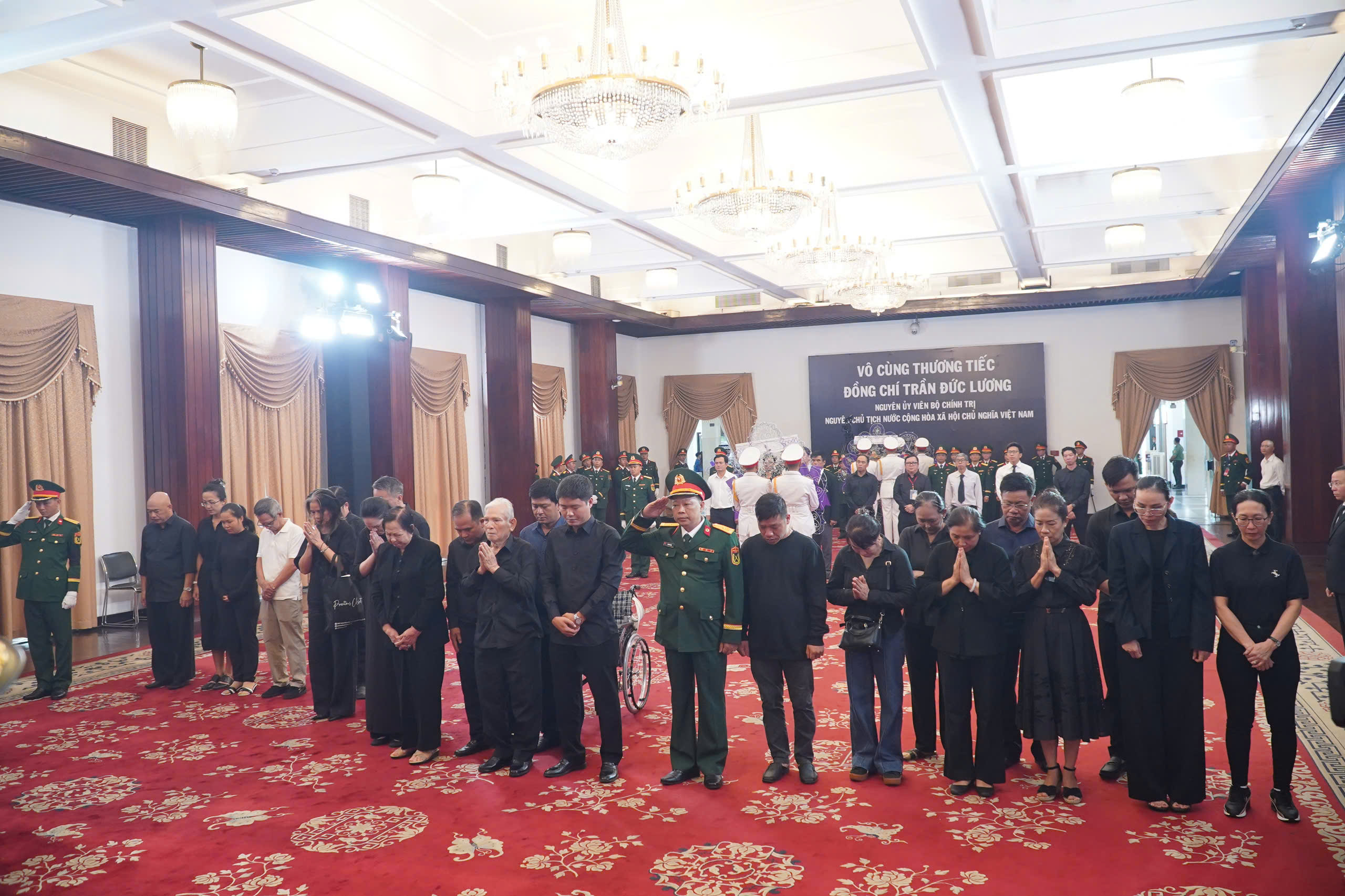 Nghẹn ng&agrave;o x&uacute;c động tại Lễ viếng nguy&ecirc;n Chủ tịch nước Trần Đức Lương tại TP HCM - Ảnh 16.