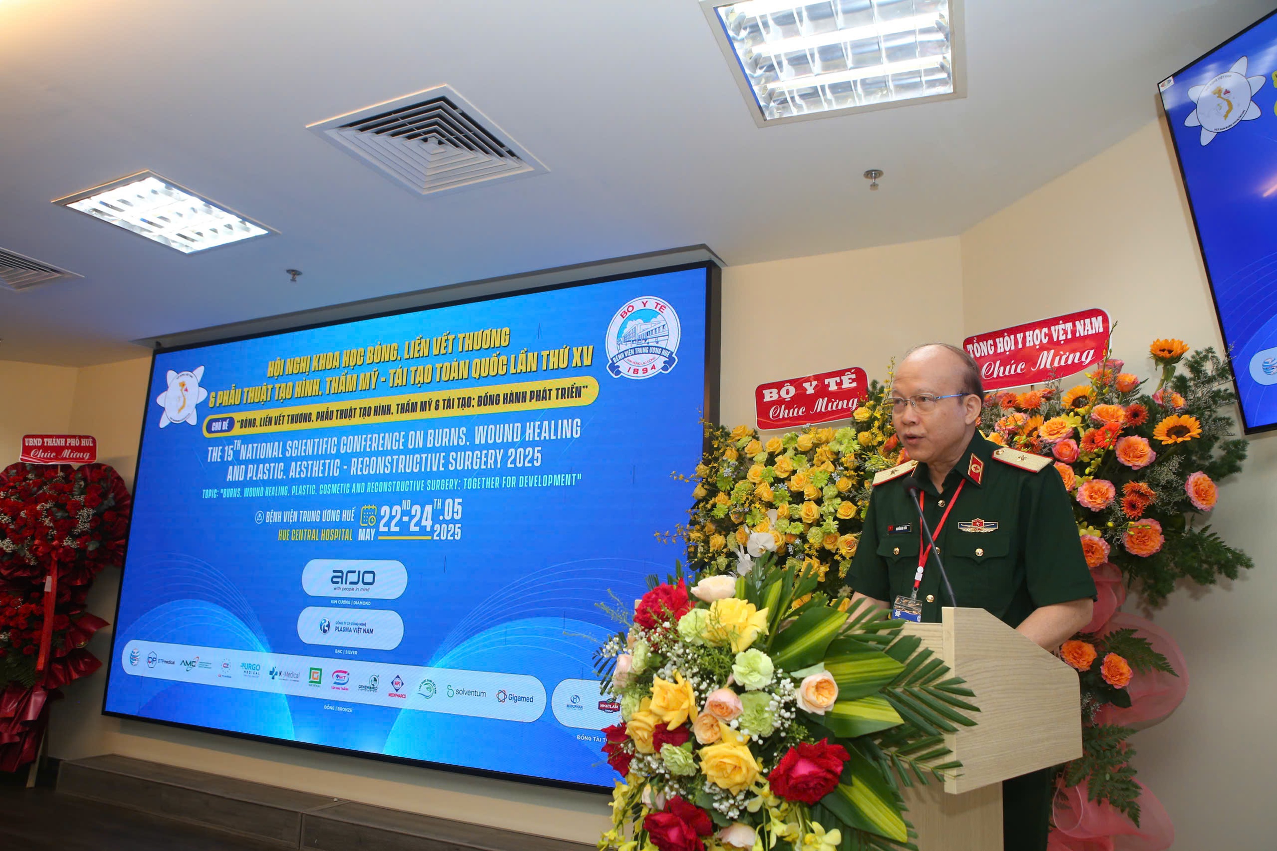 Nhiều chuy&ecirc;n gia quy tụ về Huế thảo luận điều trị bỏng- Ảnh 2.