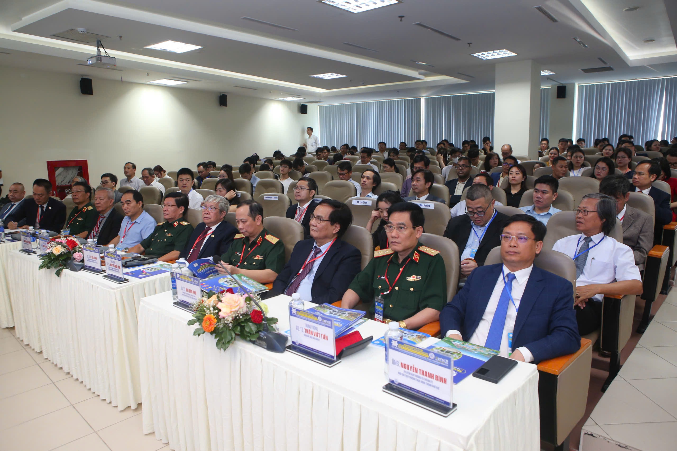 Nhiều chuy&ecirc;n gia quy tụ về Huế thảo luận điều trị bỏng- Ảnh 1.