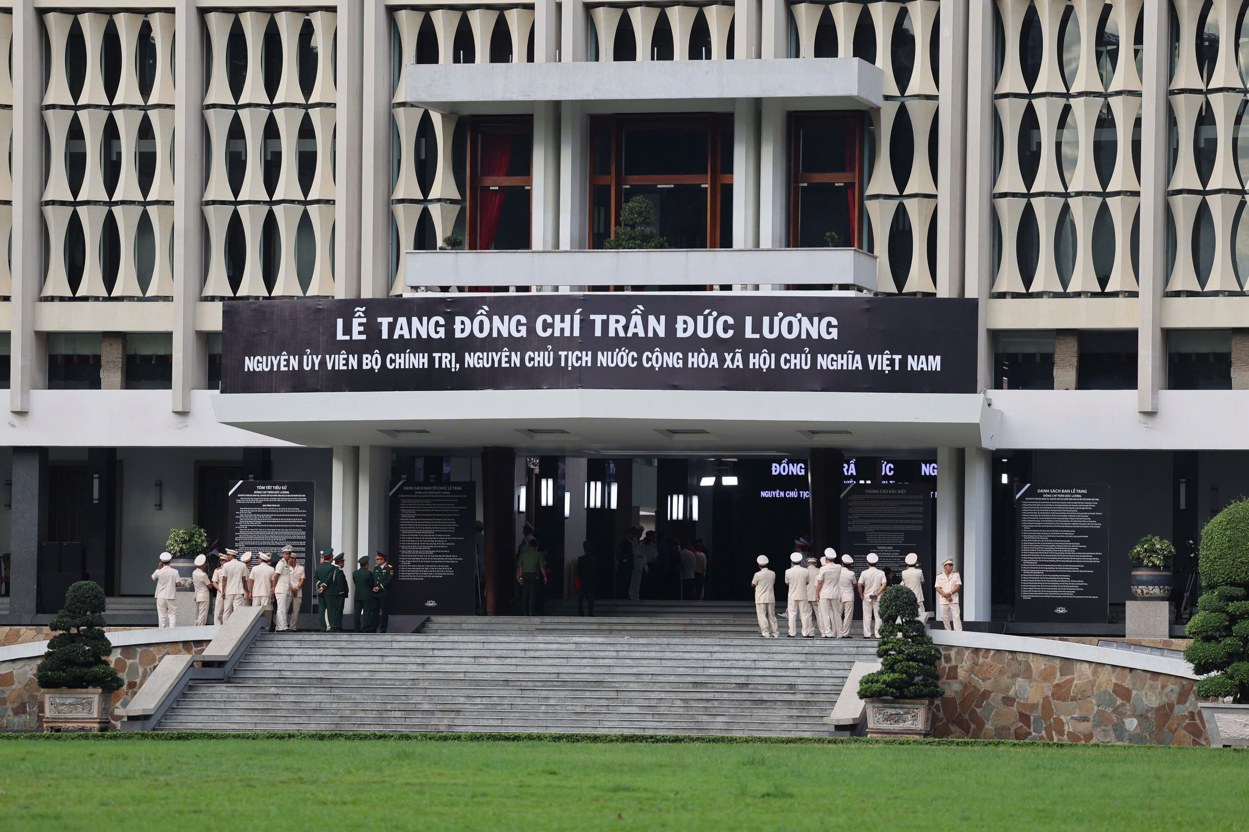 Hình ảnh lễ viếng nguyên Chủ tịch nước Trần Đức Lương tại TP HCM- Ảnh 2.