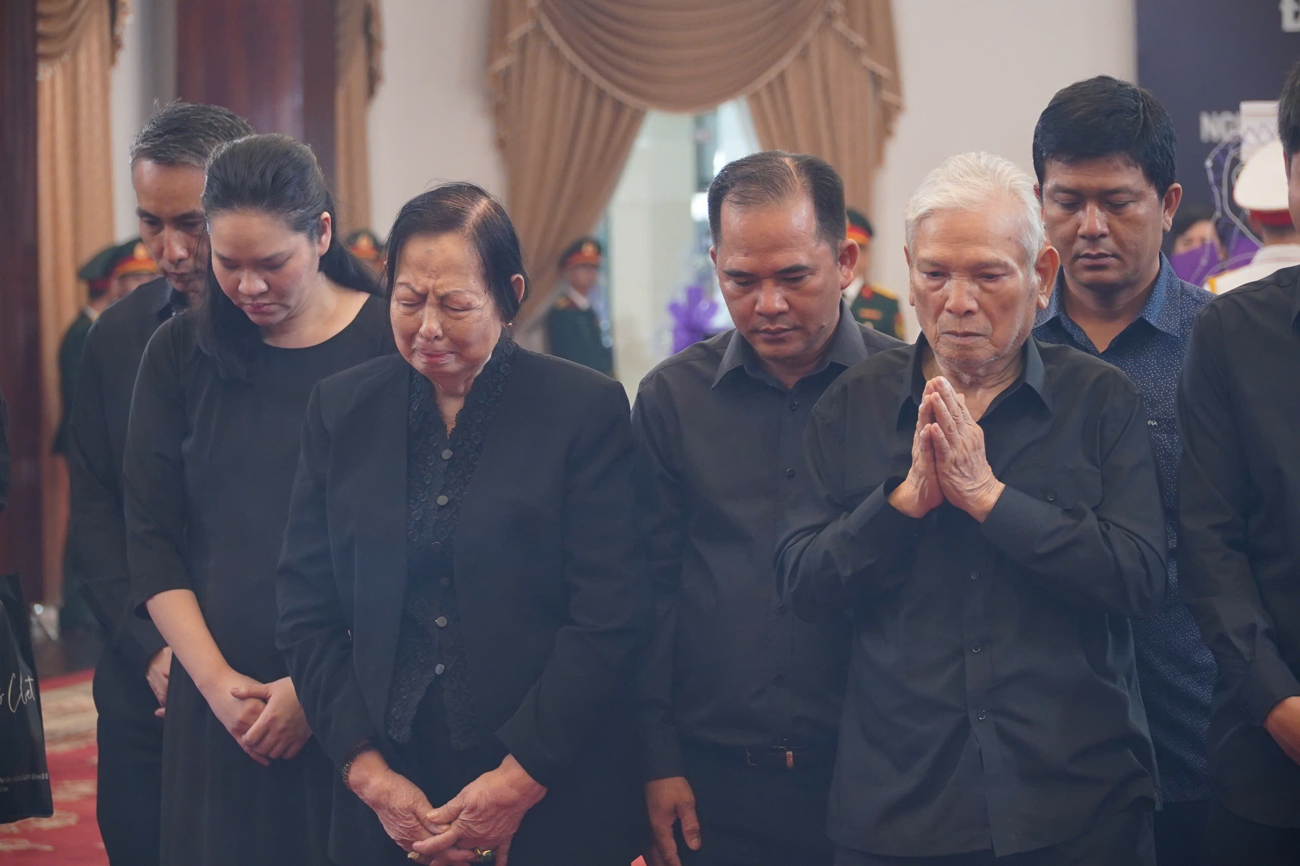 Nghẹn ng&agrave;o x&uacute;c động tại Lễ viếng nguy&ecirc;n Chủ tịch nước Trần Đức Lương tại TP HCM - Ảnh 17.