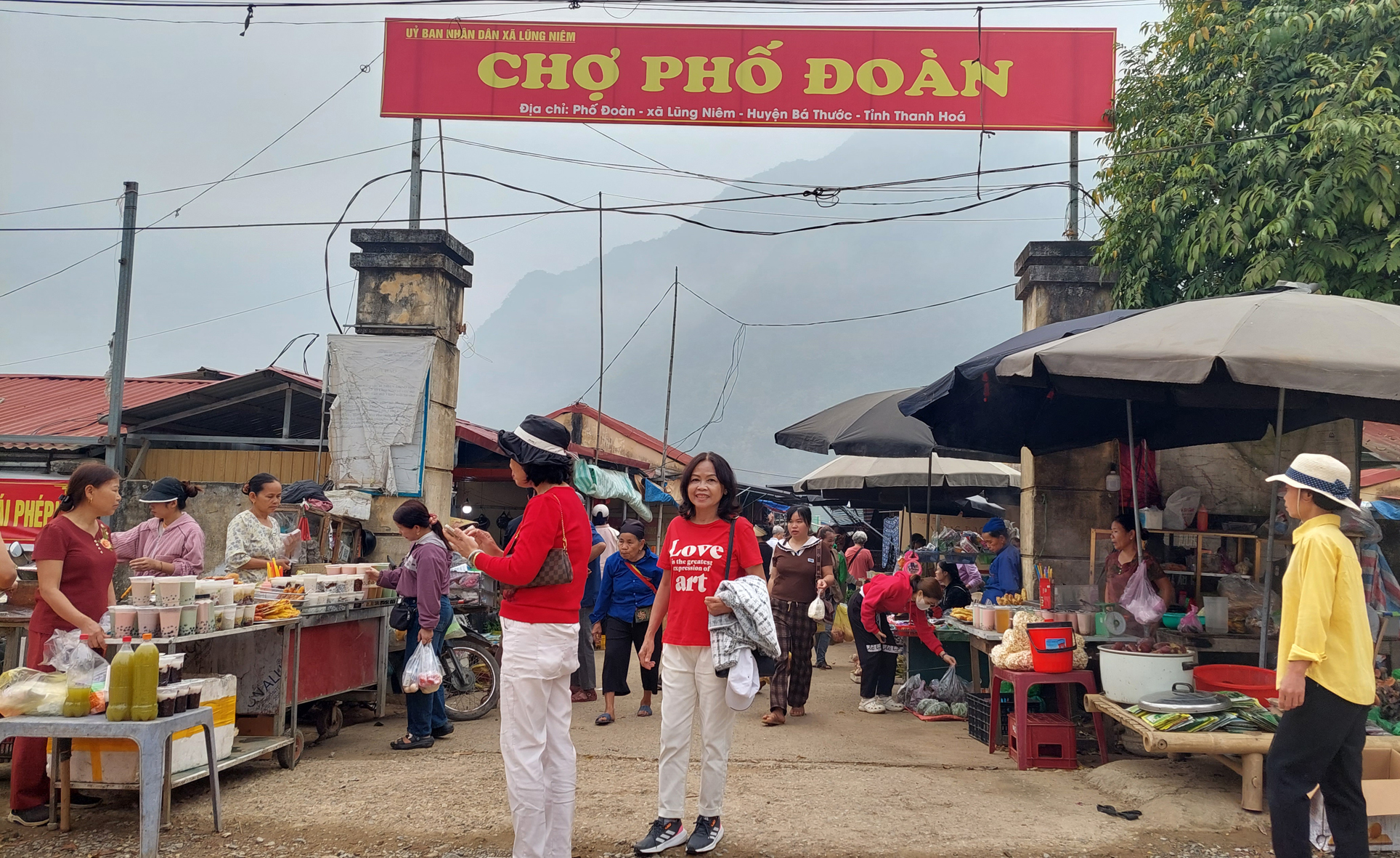 Độc đáo chợ phiên Phố Đoàn - Ảnh 1.