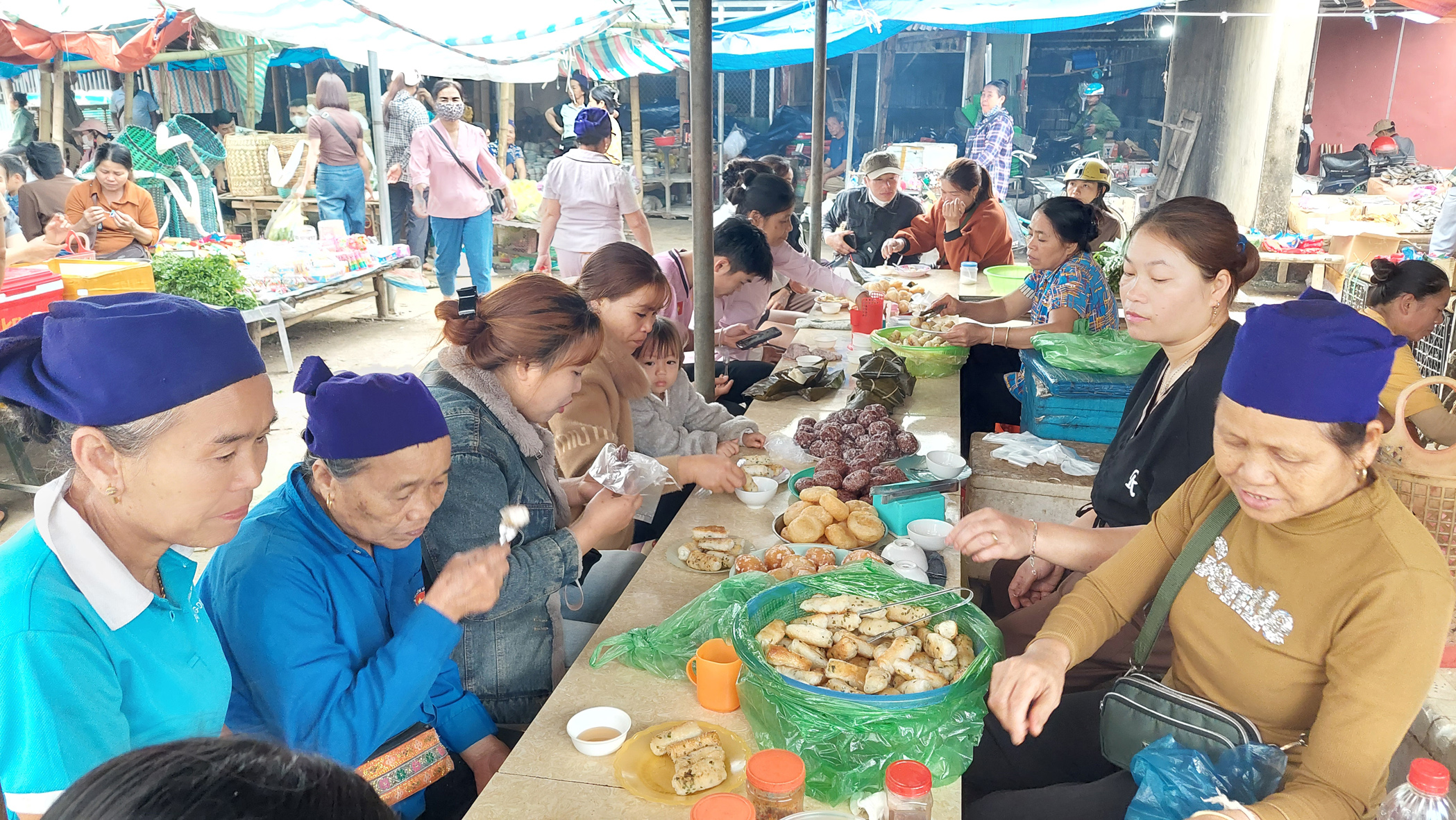 Độc đáo chợ phiên Phố Đoàn - Ảnh 8.