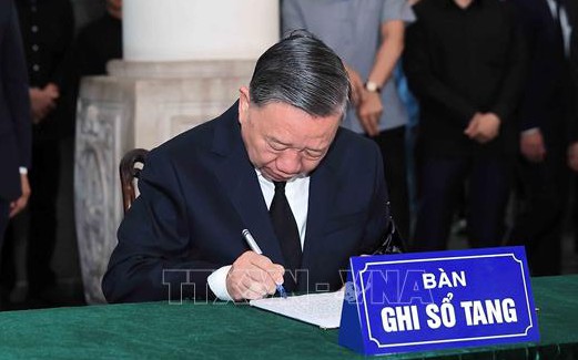 Xúc động những dòng ghi sổ tang viếng nguyên Chủ tịch nước Trần Đức Lương