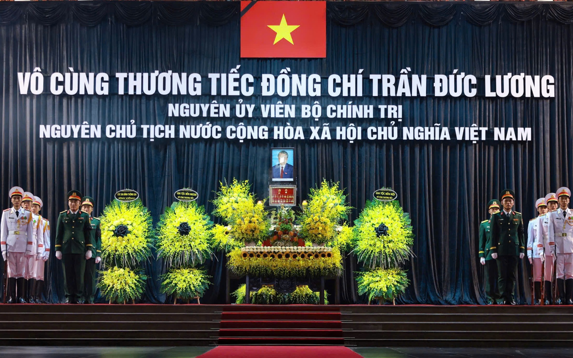 Hơn 3.600 lượt người đến Hội trường Thống Nhất viếng tang nguy&ecirc;n Chủ tịch nước Trần Đức Lương- Ảnh 3.