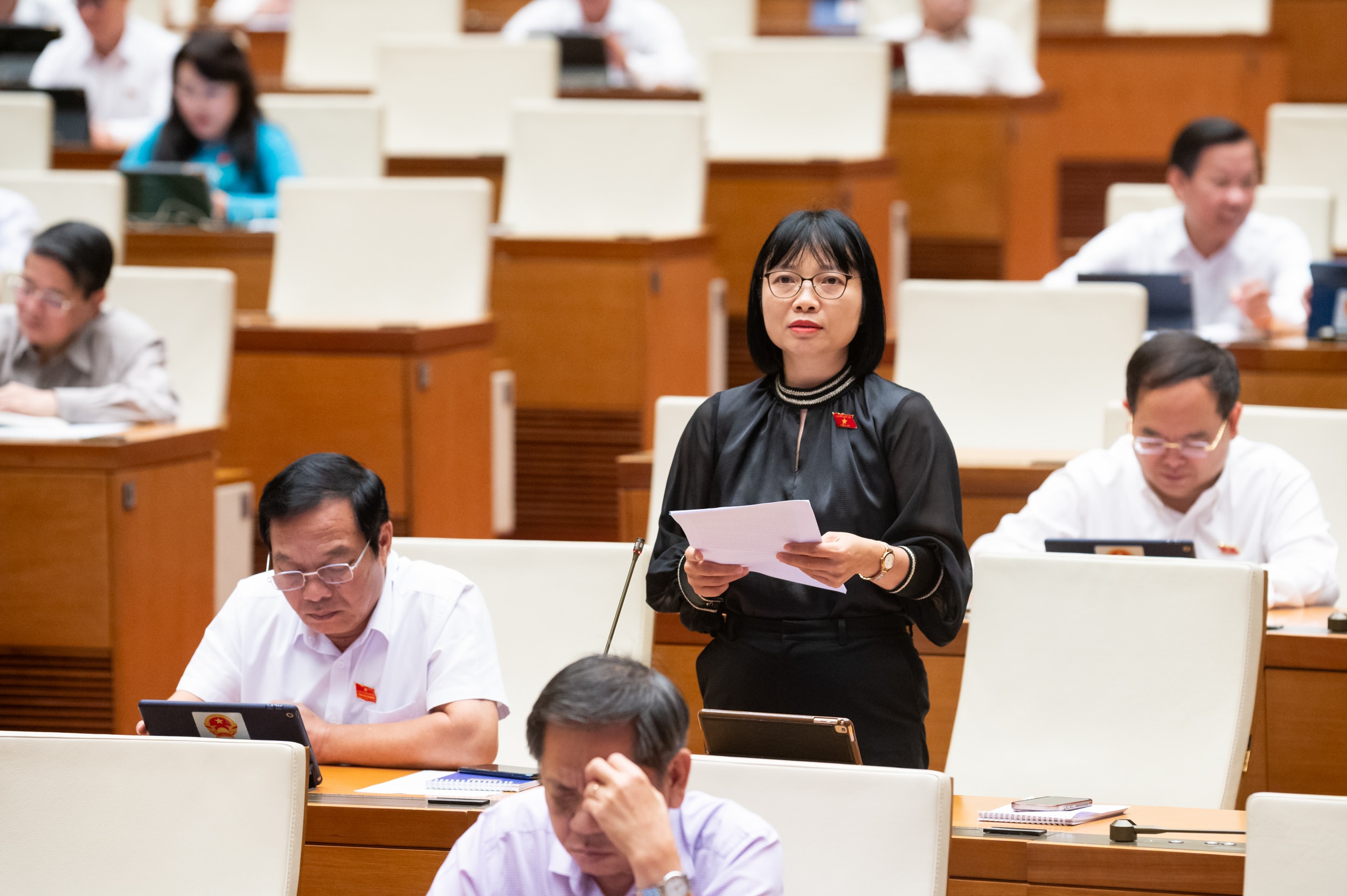Bộ trưởng Lương Tam Quang: Th&ocirc;ng tin c&aacute; nh&acirc;n của kh&aacute;ch h&agrave;ng bị b&aacute;n cho đối tượng lừa đảo - Ảnh 2.