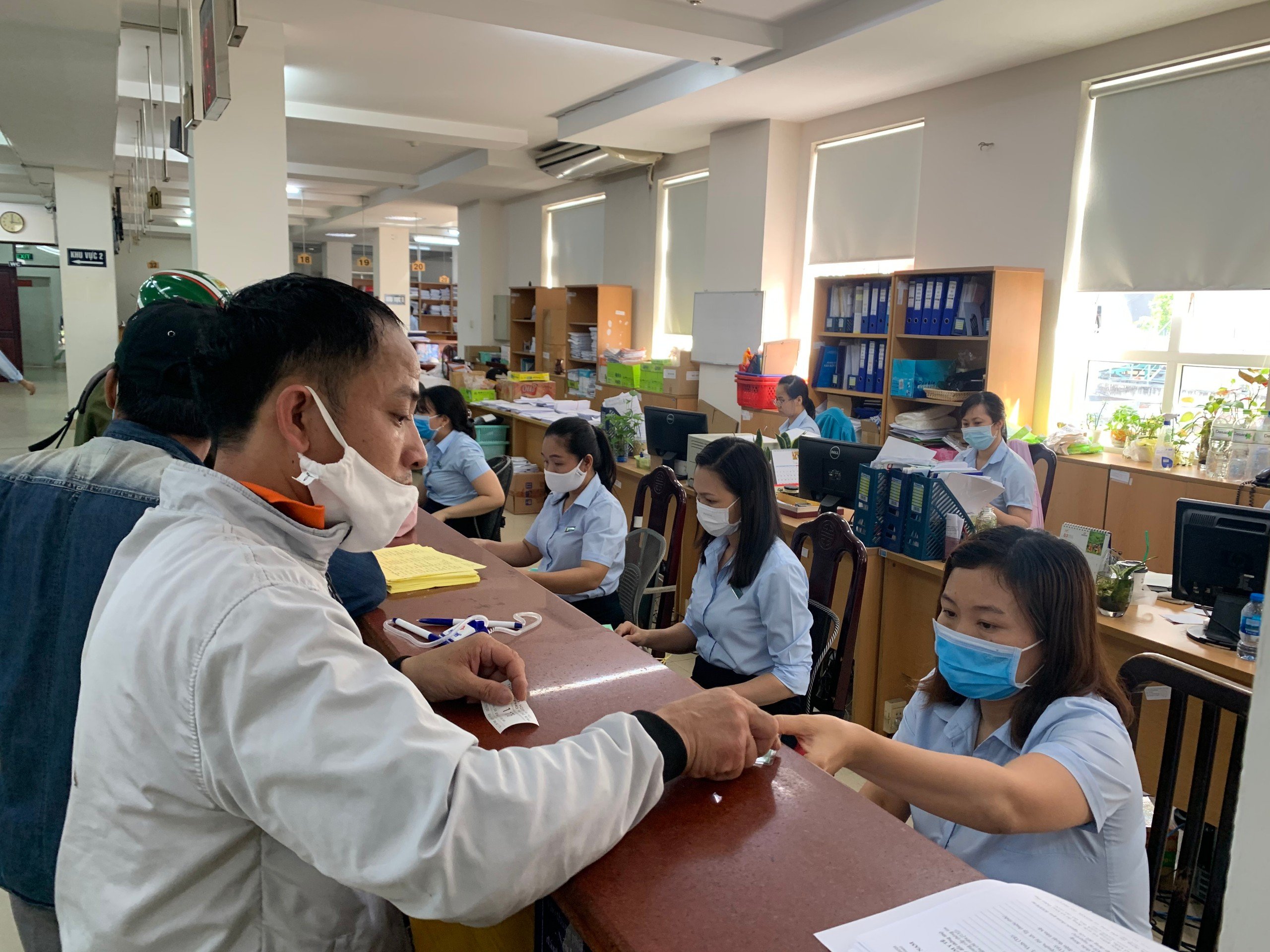 Bỏ cấp huyện, rút bảo hiểm xã hội một lần ở đâu?- Ảnh 2.