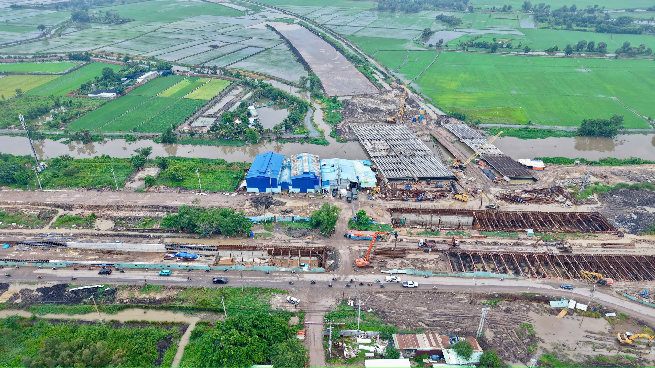 Gấp rút mở luồng riêng chở cát cho Vành đai 3 TP HCM- Ảnh 1.