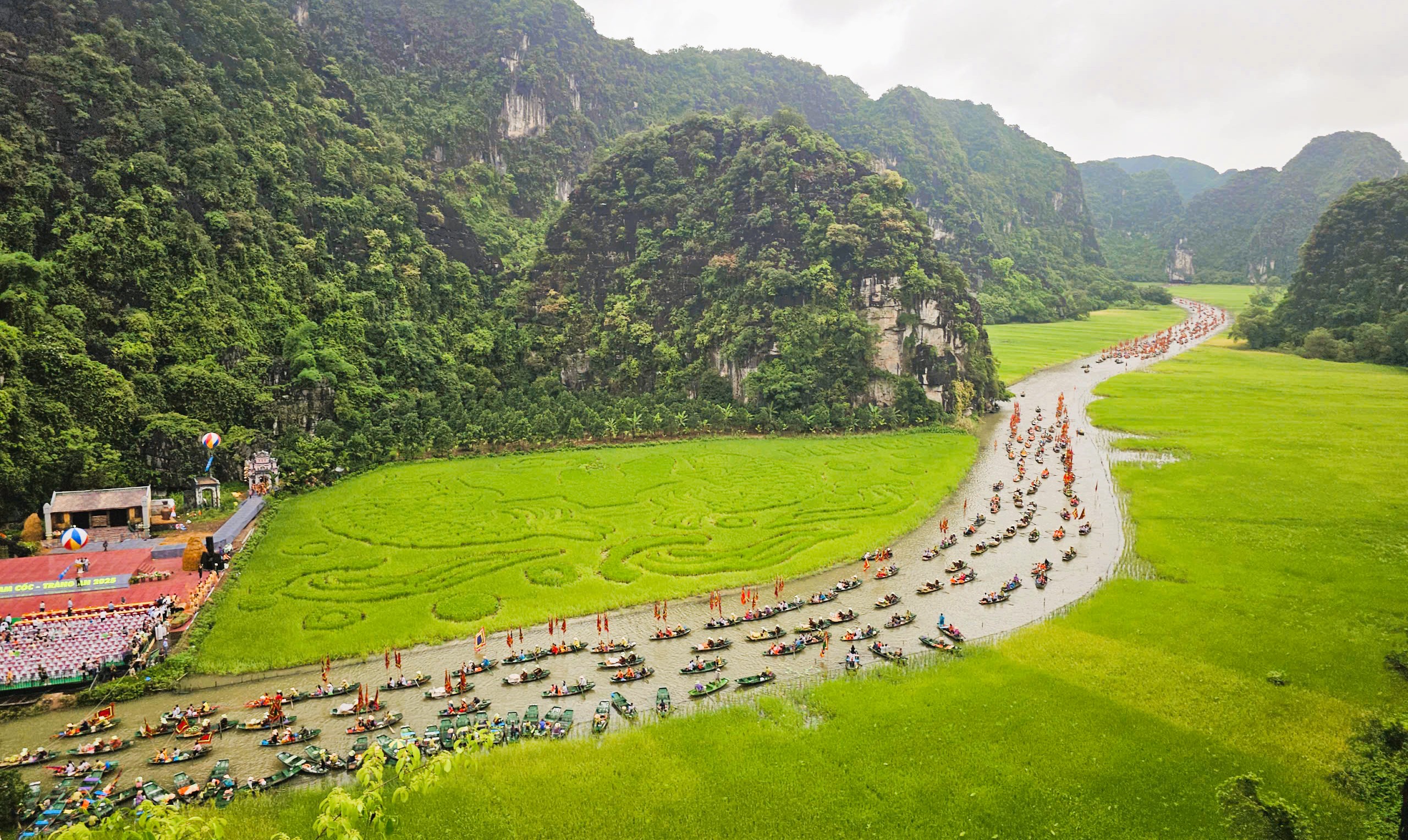 T&ocirc;n vinh vẻ đẹp thi&ecirc;n nhi&ecirc;n kỳ th&uacute; của Tr&agrave;ng An qua Tuần du lịch Ninh B&igrave;nh- Ảnh 1.