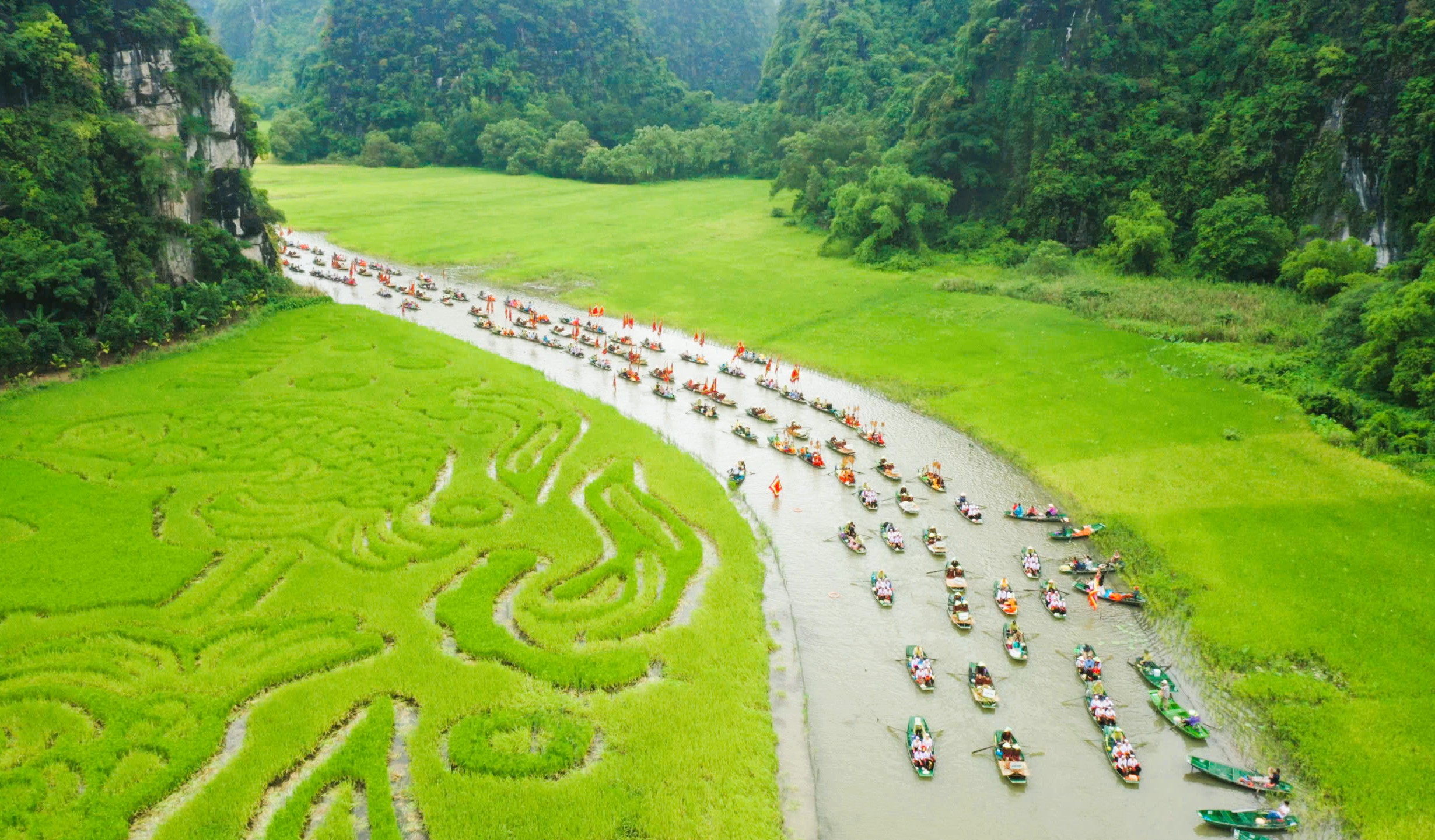 T&ocirc;n vinh vẻ đẹp thi&ecirc;n nhi&ecirc;n kỳ th&uacute; của Tr&agrave;ng An qua Tuần du lịch Ninh B&igrave;nh- Ảnh 3.