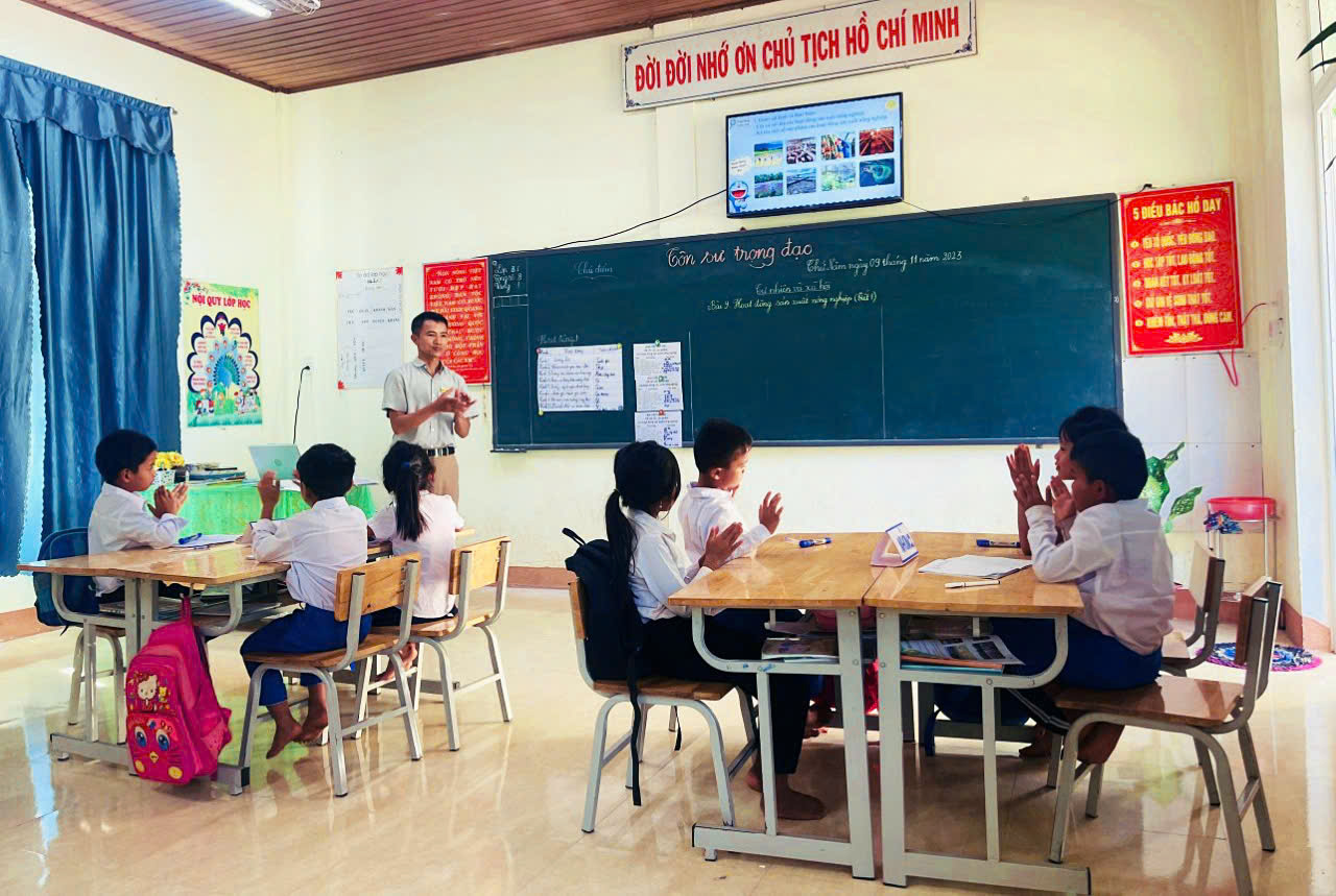 Cuộc thi viết Người thầy kính yêu: Miệt mài gieo chữ, trồng người- Ảnh 1.