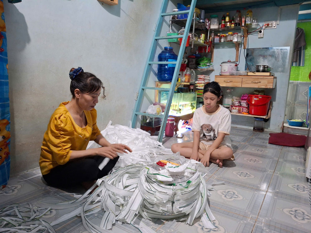 Công nhân mong mỏi cải thiện cuộc sống - Ảnh 1.