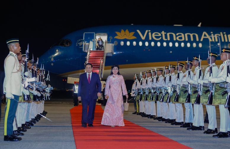Thủ tướng Phạm Minh Ch&iacute;nh tới Kuala Lumpur, bắt đầu thăm Malaysia v&agrave; dự Hội nghị Cấp cao ASEAN- Ảnh 3.