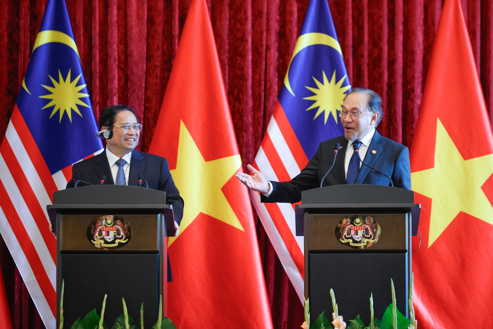 Thủ tướng Malaysia: Việt Nam c&oacute; vị tr&iacute; đặc biệt quan trọng trong tr&aacute;i tim của ch&uacute;ng t&ocirc;i- Ảnh 1.
