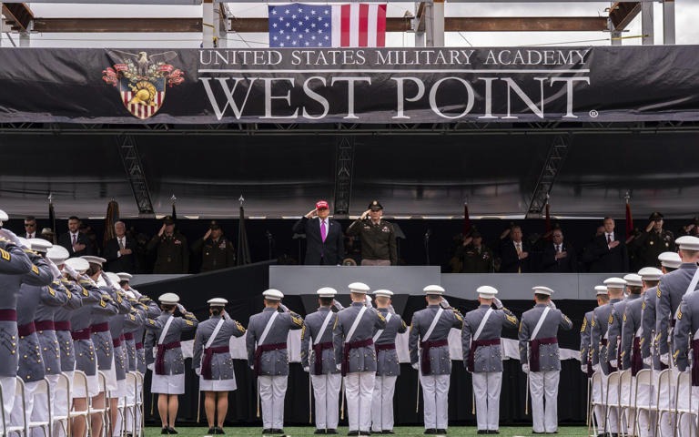 Tiết lộ bất ngờ của Tổng thống Donald Trump về tên lửa siêu thanh Mỹ