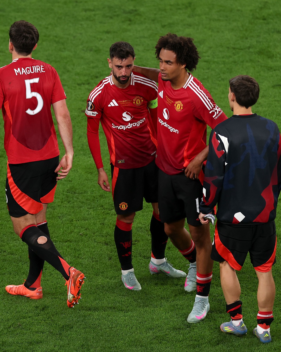 Trước trận gặp thầy tr&ograve; Kim Sang sik, Man United nhận thưởng bất ngờ từ Ngoại hạng Anh - Ảnh 1.