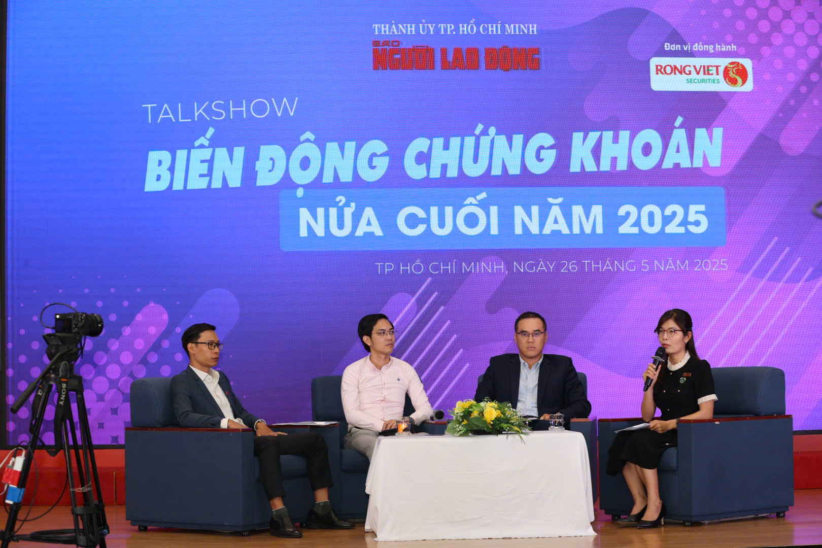 Chứng khoán đón làn gió mới - Ảnh 1.