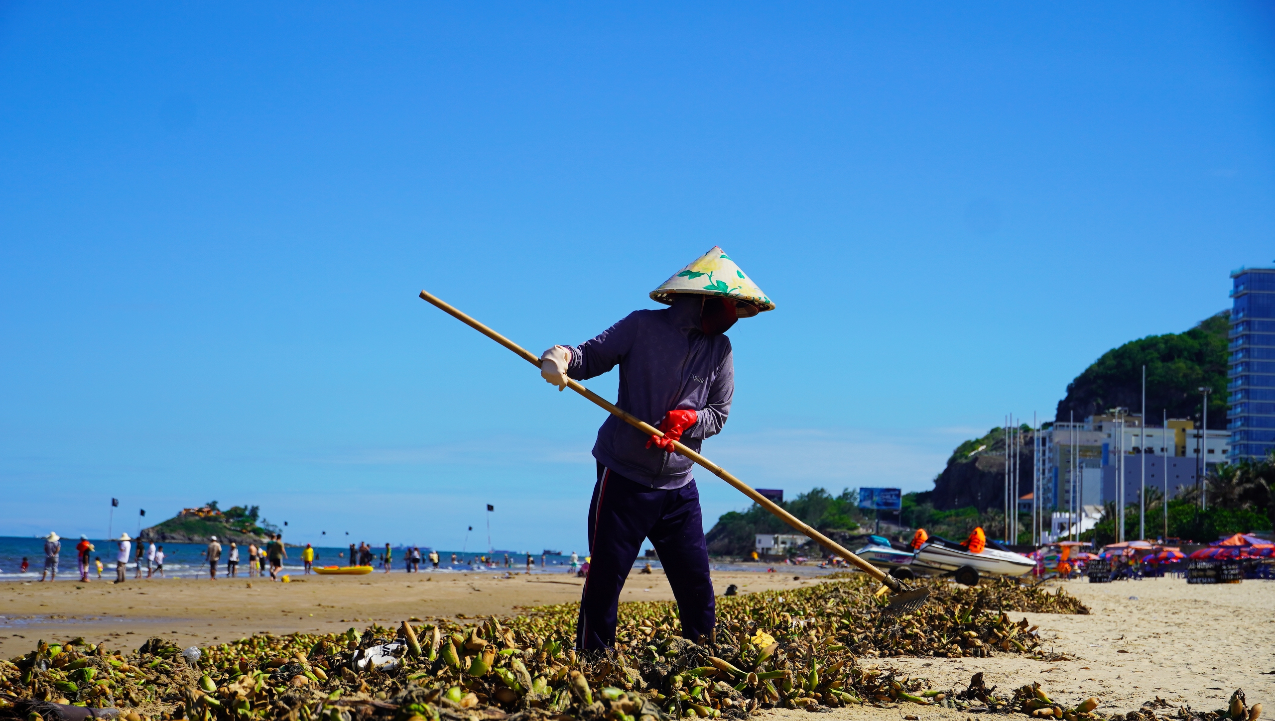 R&aacute;c đại dương "tấn c&ocirc;ng" biển B&atilde;i Sau, TP Vũng T&agrave;u - Ảnh 10.
