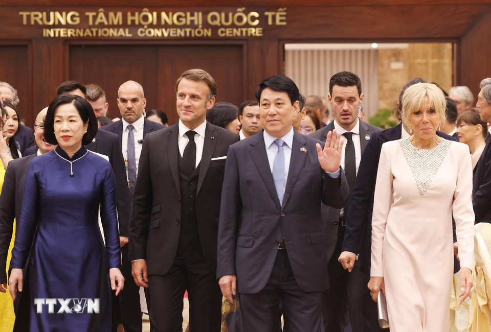 Tổng thống Emmanuel Macron: Sự gắn kết Việt - Ph&aacute;p như những c&acirc;u thơ lục b&aacute;t tao nh&atilde;- Ảnh 5.