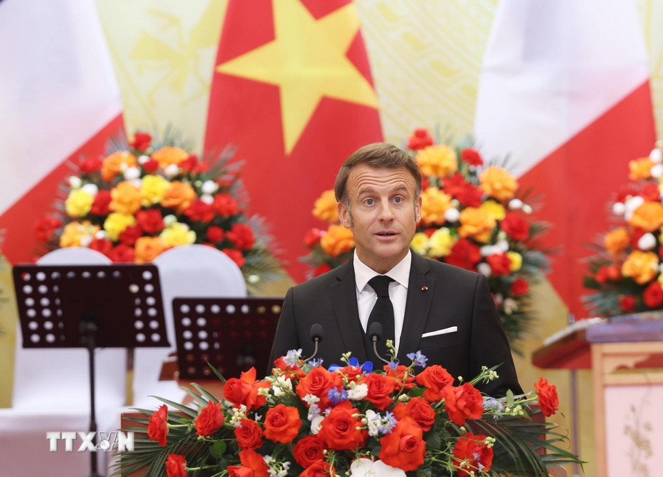 Tổng thống Emmanuel Macron: Sự gắn kết Việt - Ph&aacute;p như những c&acirc;u thơ lục b&aacute;t tao nh&atilde;- Ảnh 8.
