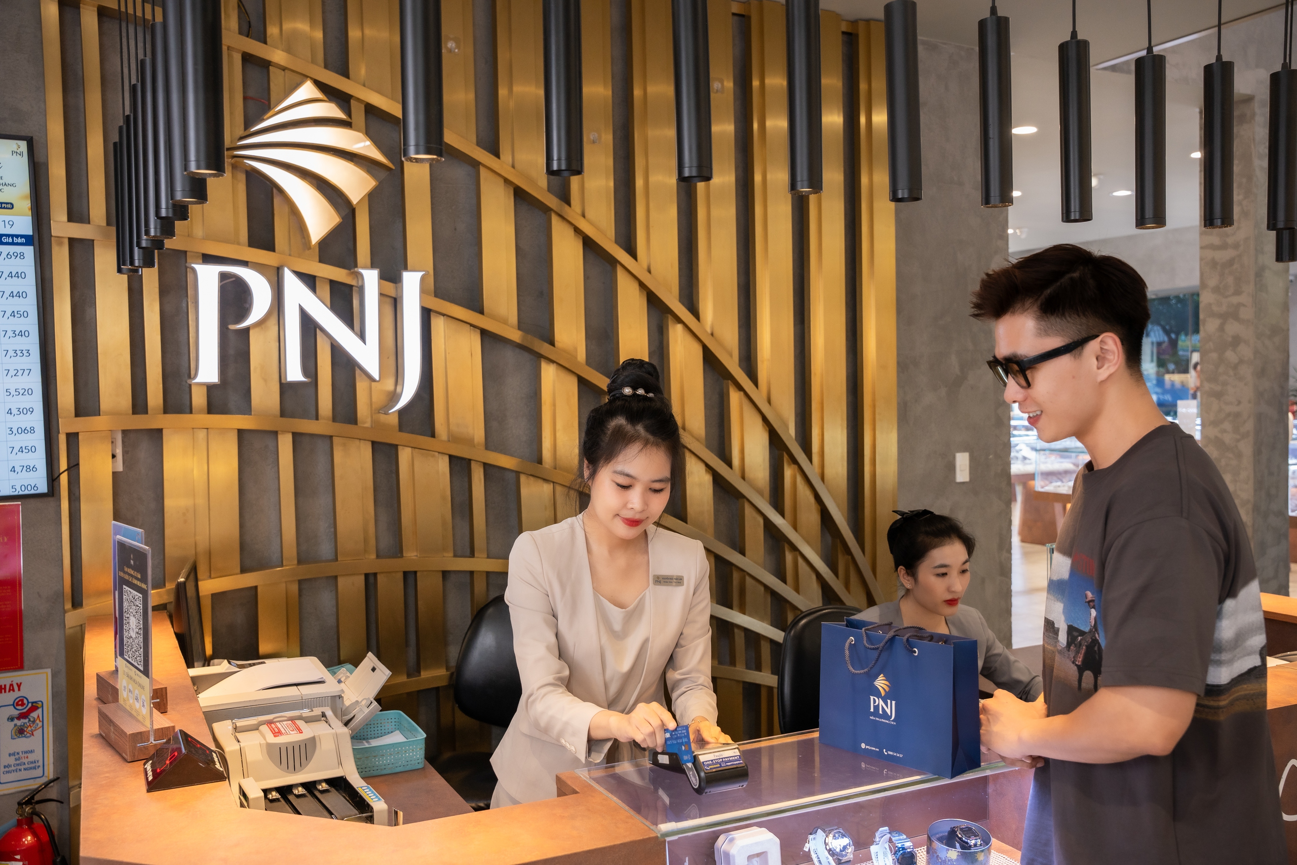 "Nữ tướng" PNJ: Kinh doanh dễ th&igrave; ai cũng c&oacute; thể x&acirc;y dựng doanh nghiệp lớn!- Ảnh 30.
