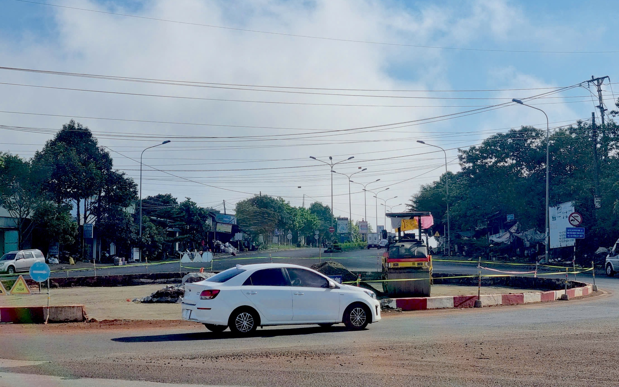 Gia Lai: Phá bỏ vòng xuyến Hàm Rồng hết... 5 tỉ đồng