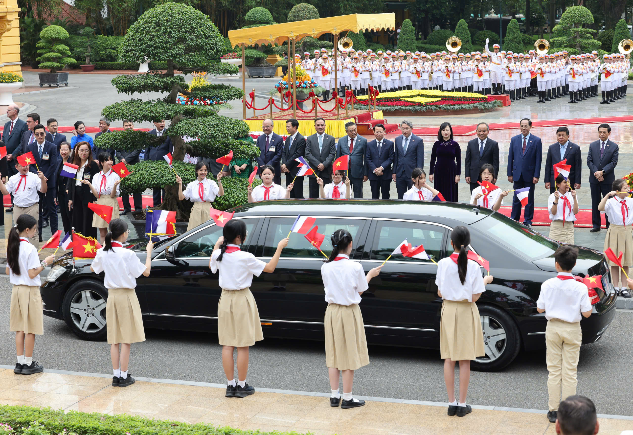 Lễ đón Tổng thống Pháp Emmanuel Macron thăm cấp Nhà nước tới Việt Nam - Ảnh 3.