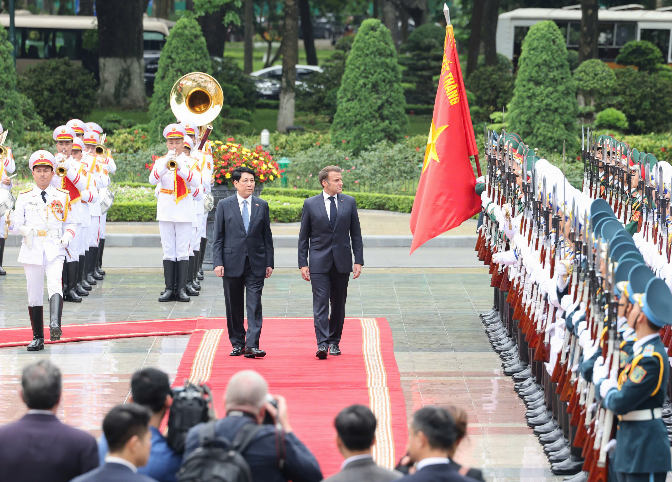 Lễ đón Tổng thống Pháp Emmanuel Macron thăm cấp Nhà nước tới Việt Nam - Ảnh 13.