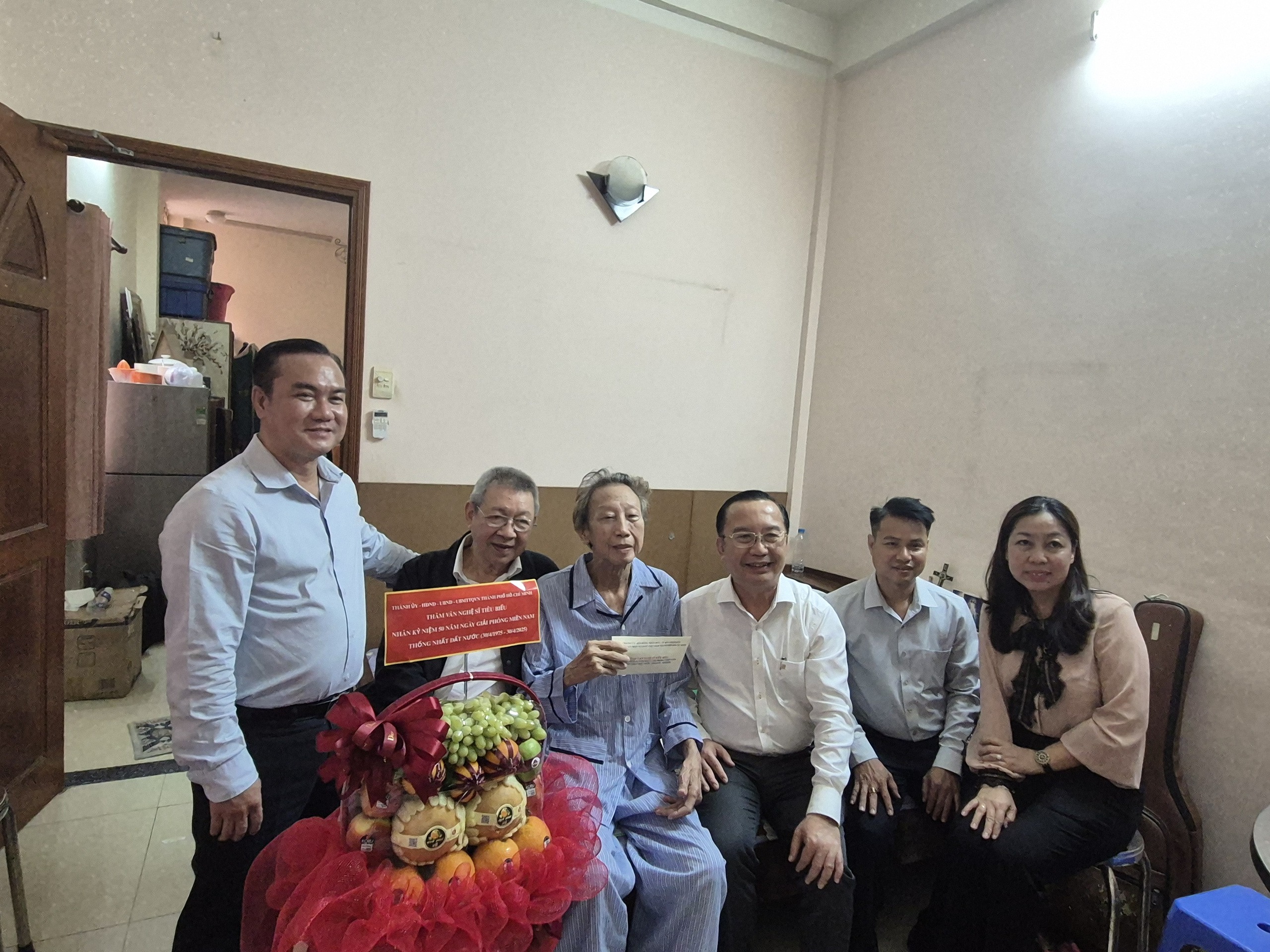 Thăm và tri ân NSND Thế Hiển, NSƯT Lê Thiện - Ảnh 3.