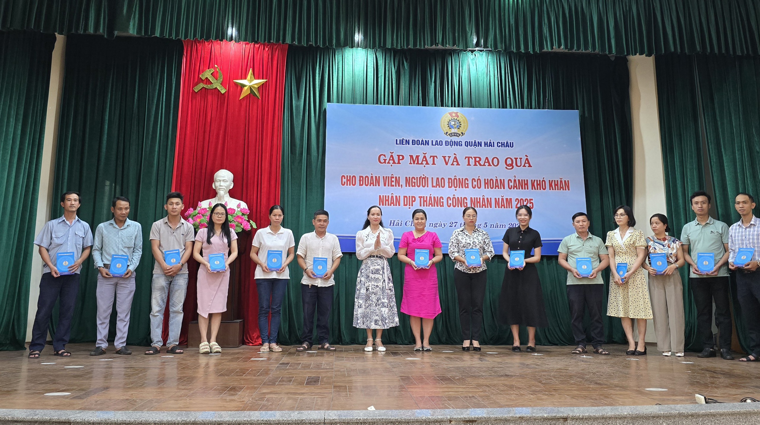 Đà Nẵng: Trao 300 suất hỗ trợ cho đoàn viên, người lao động khó khăn - Ảnh 3.