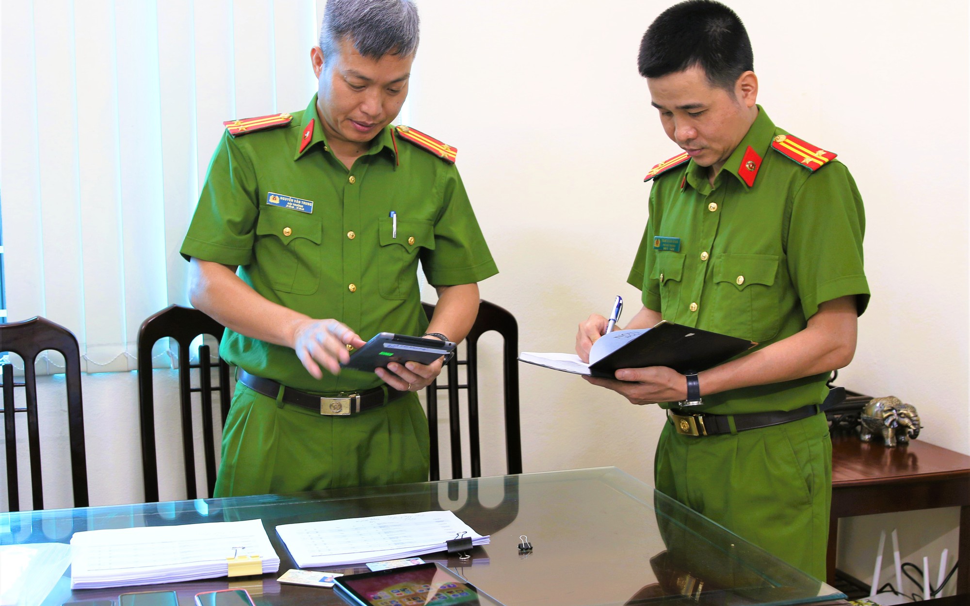 Triệt phá đường dây cá độ bóng đá 100 tỉ đồng
