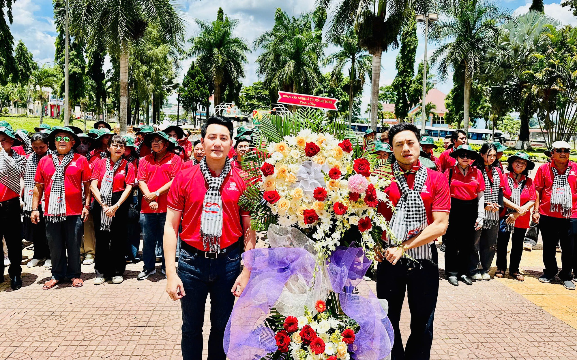 Thắp lửa sáng tạo cho văn nghệ sĩ - Ảnh 1.