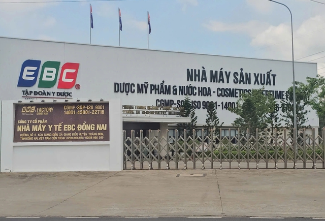 Nh&agrave; m&aacute;y sản xuất cho c&ocirc;ng ty chồng Đo&agrave;n Di Băng bị thu hồi chứng nhận- Ảnh 1.