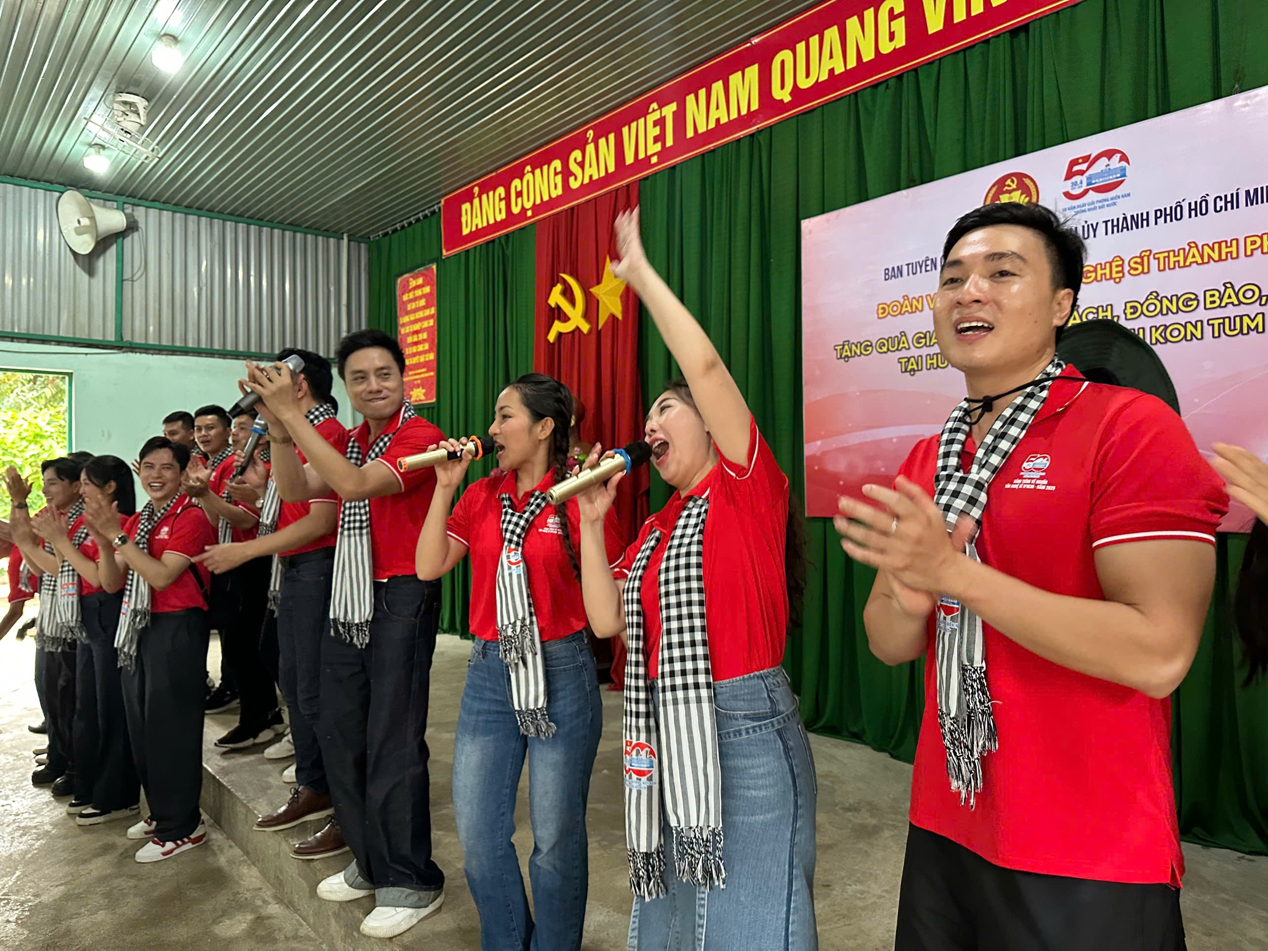 &ldquo;Theo dấu ch&acirc;n cuộc Tổng tiến c&ocirc;ng v&agrave; nổi dậy m&ugrave;a Xu&acirc;n 1975&rdquo;: Về với bi&ecirc;n cương Tổ quốc- Ảnh 3.
