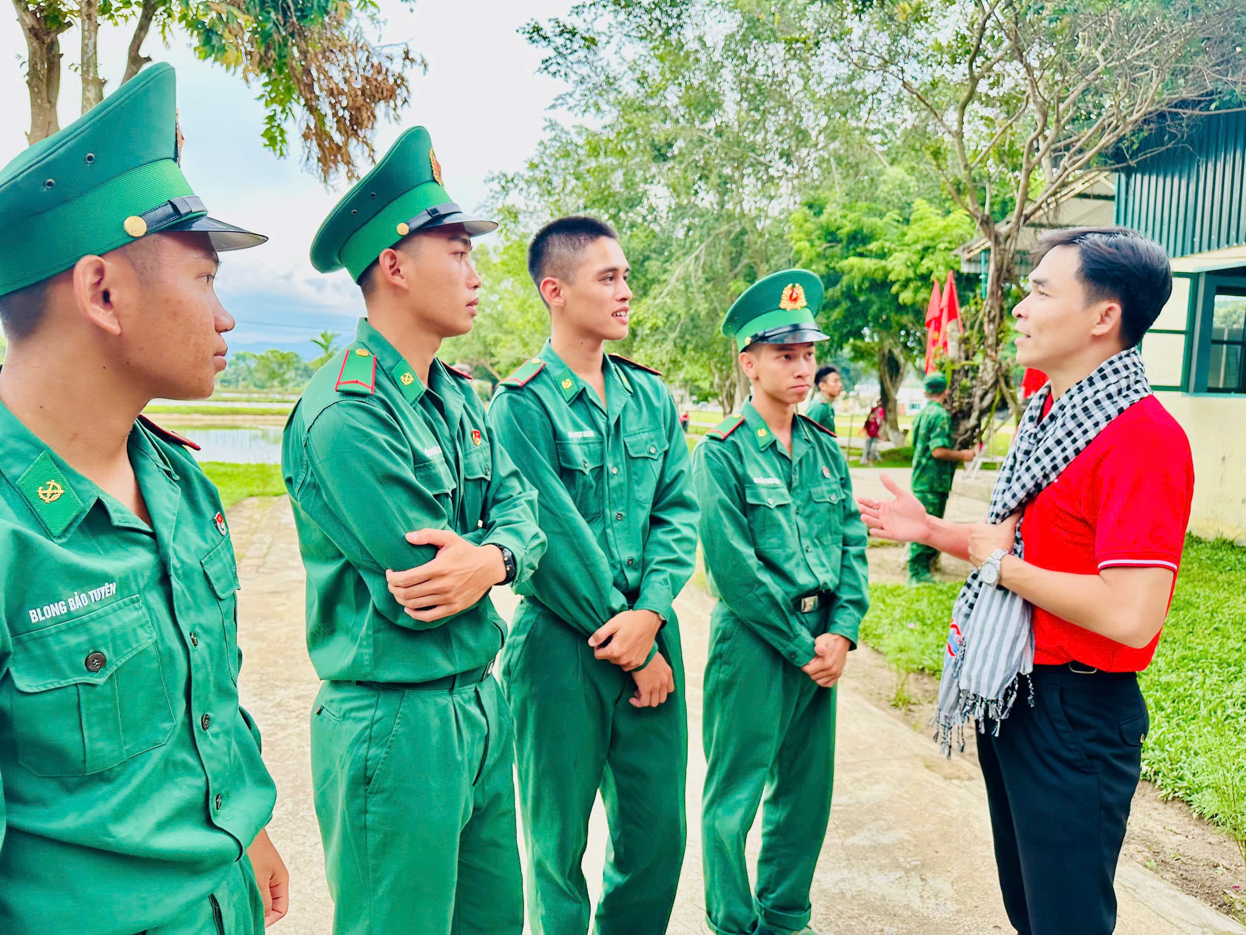 &ldquo;Theo dấu ch&acirc;n cuộc Tổng tiến c&ocirc;ng v&agrave; nổi dậy m&ugrave;a Xu&acirc;n 1975&rdquo;: Về với bi&ecirc;n cương Tổ quốc- Ảnh 14.