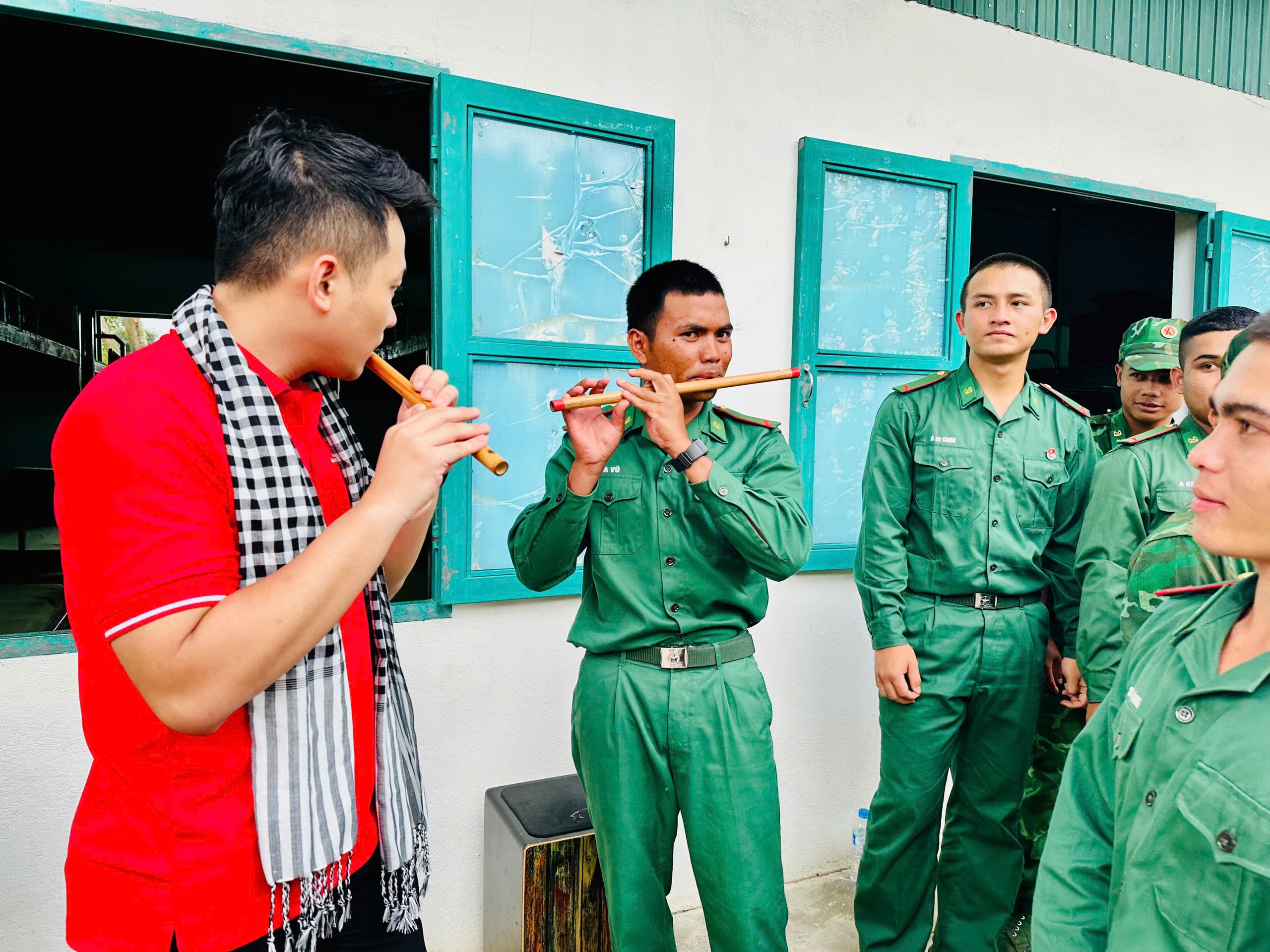 &ldquo;Theo dấu ch&acirc;n cuộc Tổng tiến c&ocirc;ng v&agrave; nổi dậy m&ugrave;a Xu&acirc;n 1975&rdquo;: Về với bi&ecirc;n cương Tổ quốc- Ảnh 13.