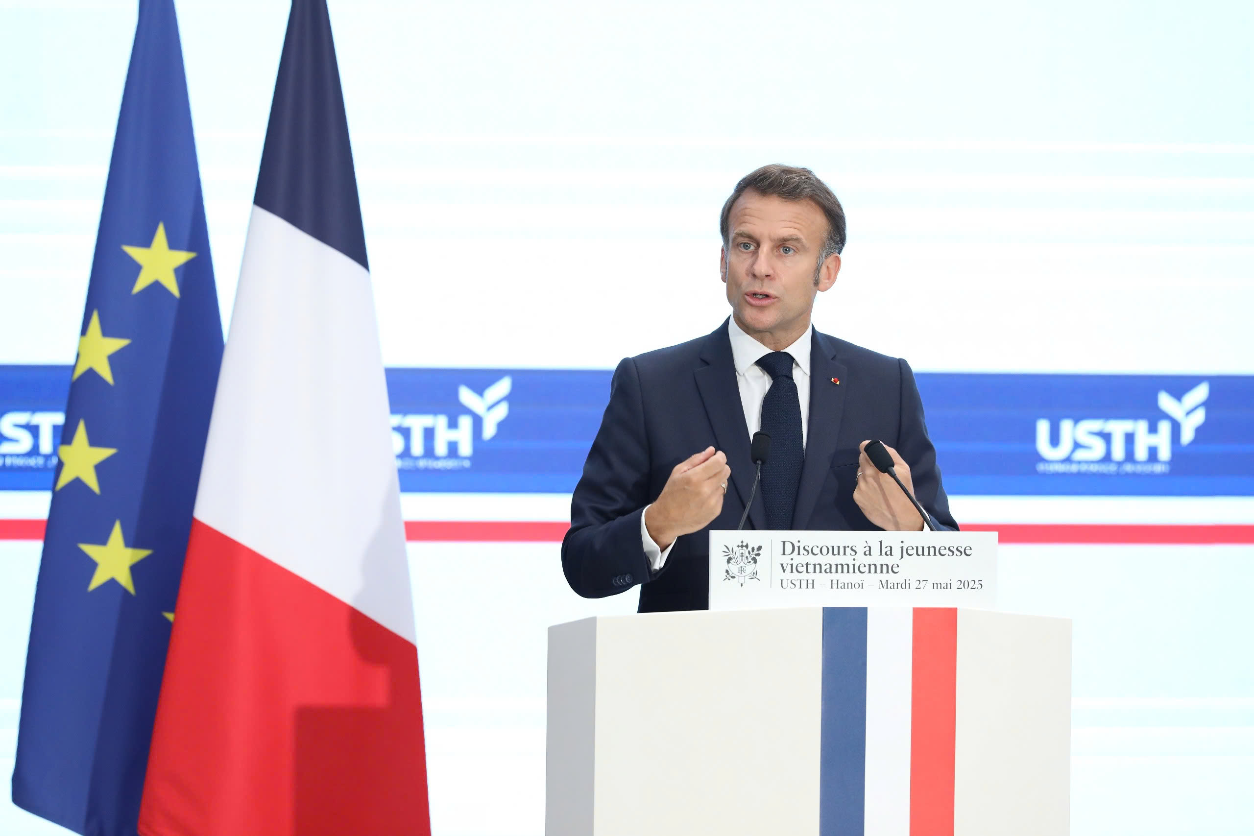 Tổng thống Macron: Ph&aacute;p sẽ tăng gấp đ&ocirc;i số lượng học sinh, sinh vi&ecirc;n trao đổi với Việt Nam - Ảnh 1.