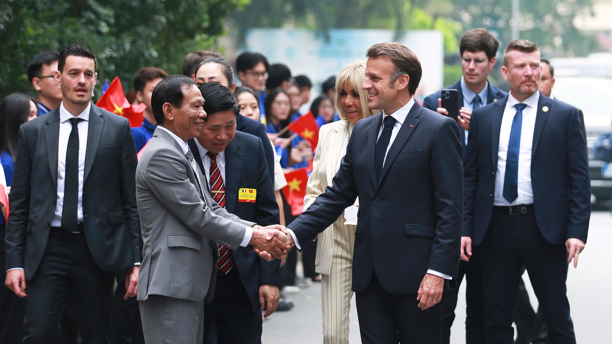 Tổng thống Macron: Ph&aacute;p sẽ tăng gấp đ&ocirc;i số lượng học sinh, sinh vi&ecirc;n trao đổi với Việt Nam - Ảnh 6.