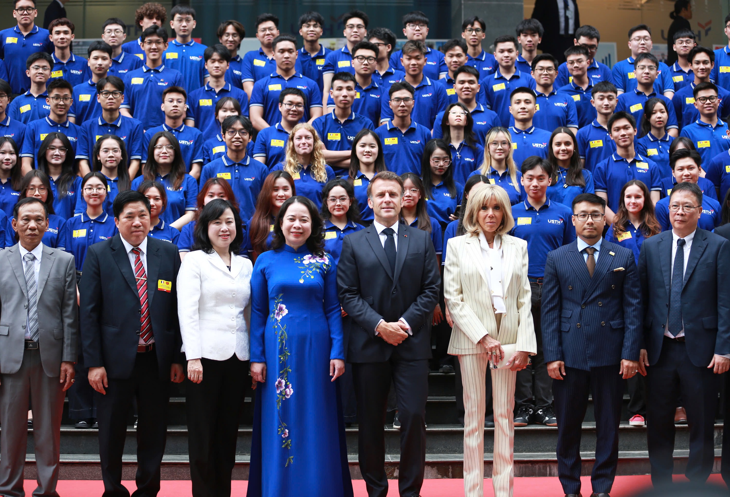 Tổng thống Macron: Ph&aacute;p sẽ tăng gấp đ&ocirc;i số lượng học sinh, sinh vi&ecirc;n trao đổi với Việt Nam - Ảnh 9.